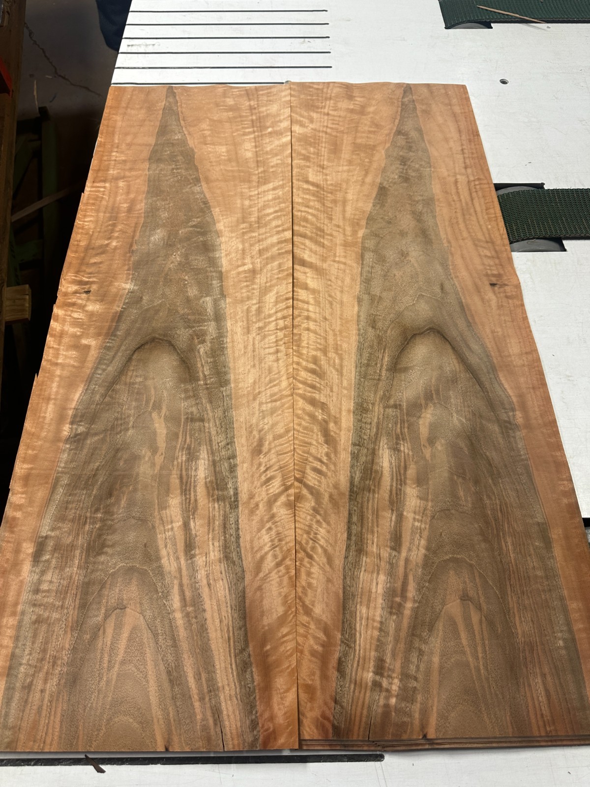 European Walnut Raw Wood Veneer 2 sheets 38» x 12» 916E