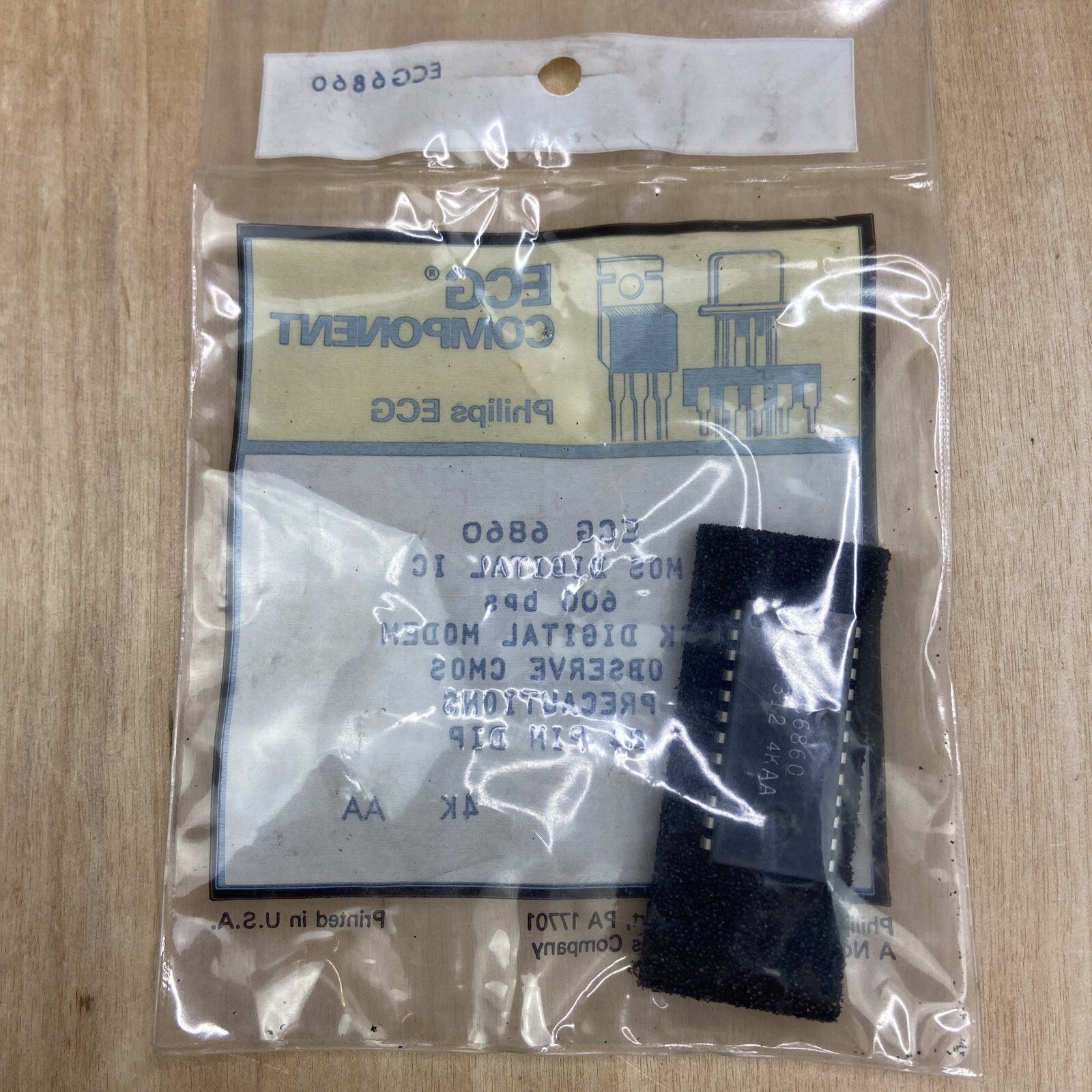 ECG 6860 NTE6860 IC-MOS FSK DIGITAL MODEM 0-600 BPS 24-LEAD DIP