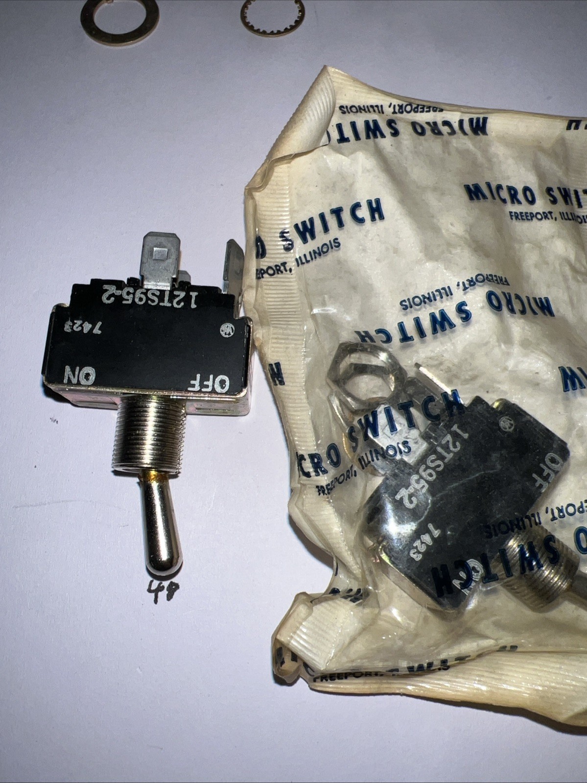 HONEYWELL 12TS95-2 Toggle OFF ON DPST 15 A 125 VAC/250 VAC NEW in SEALED PACKAGE