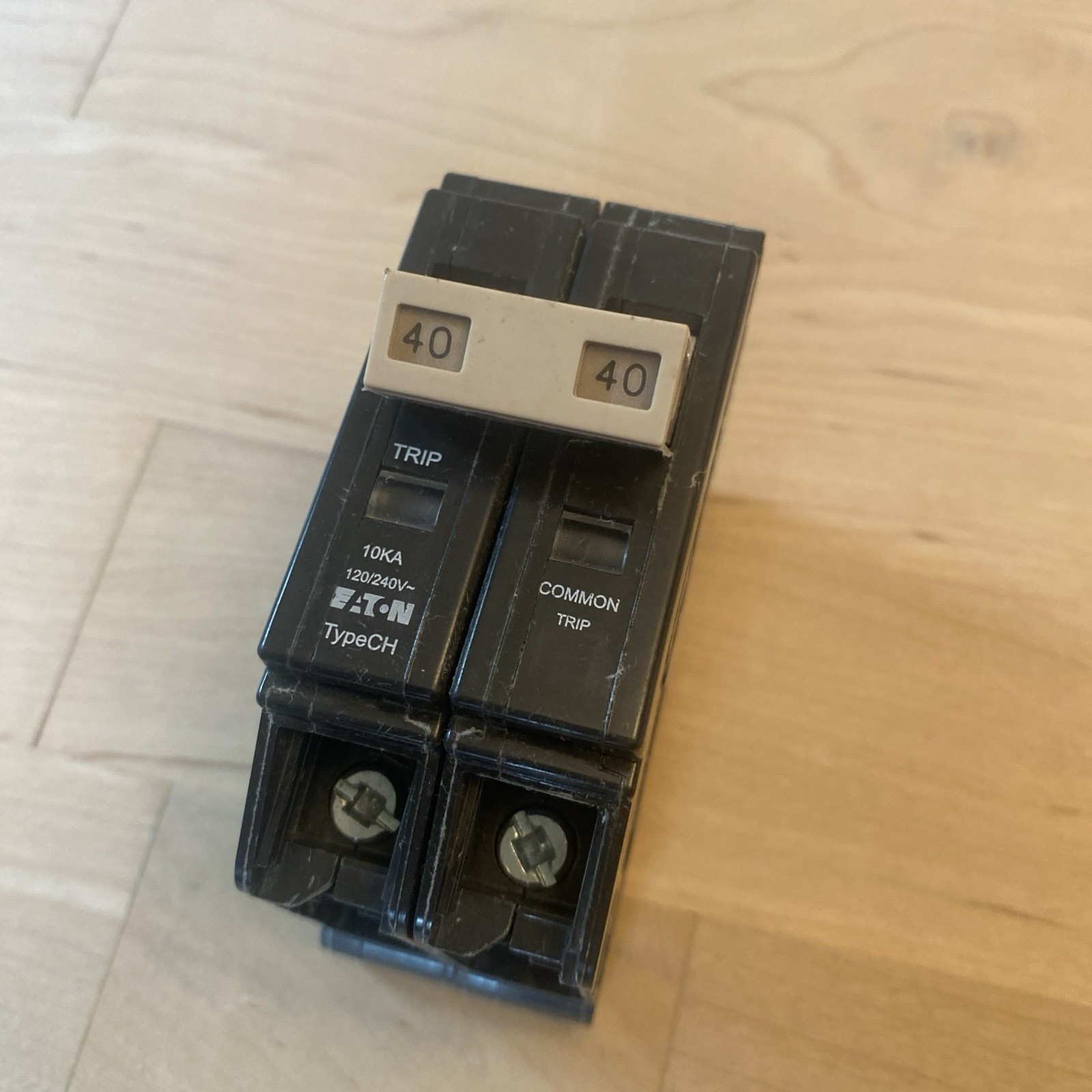 Eaton CHF240 Circuit Breaker 2 Pole 40 Amp 120/240V W/Trip Indicator New