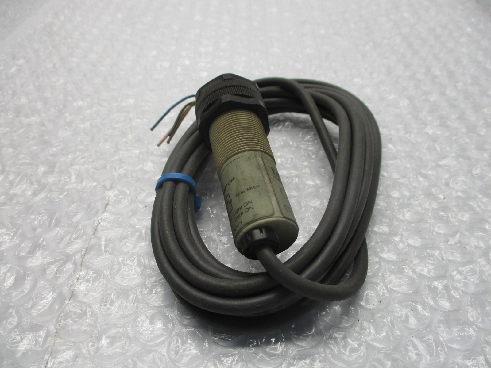 OMRON E3F2-R2B4 SENSOR NSNP