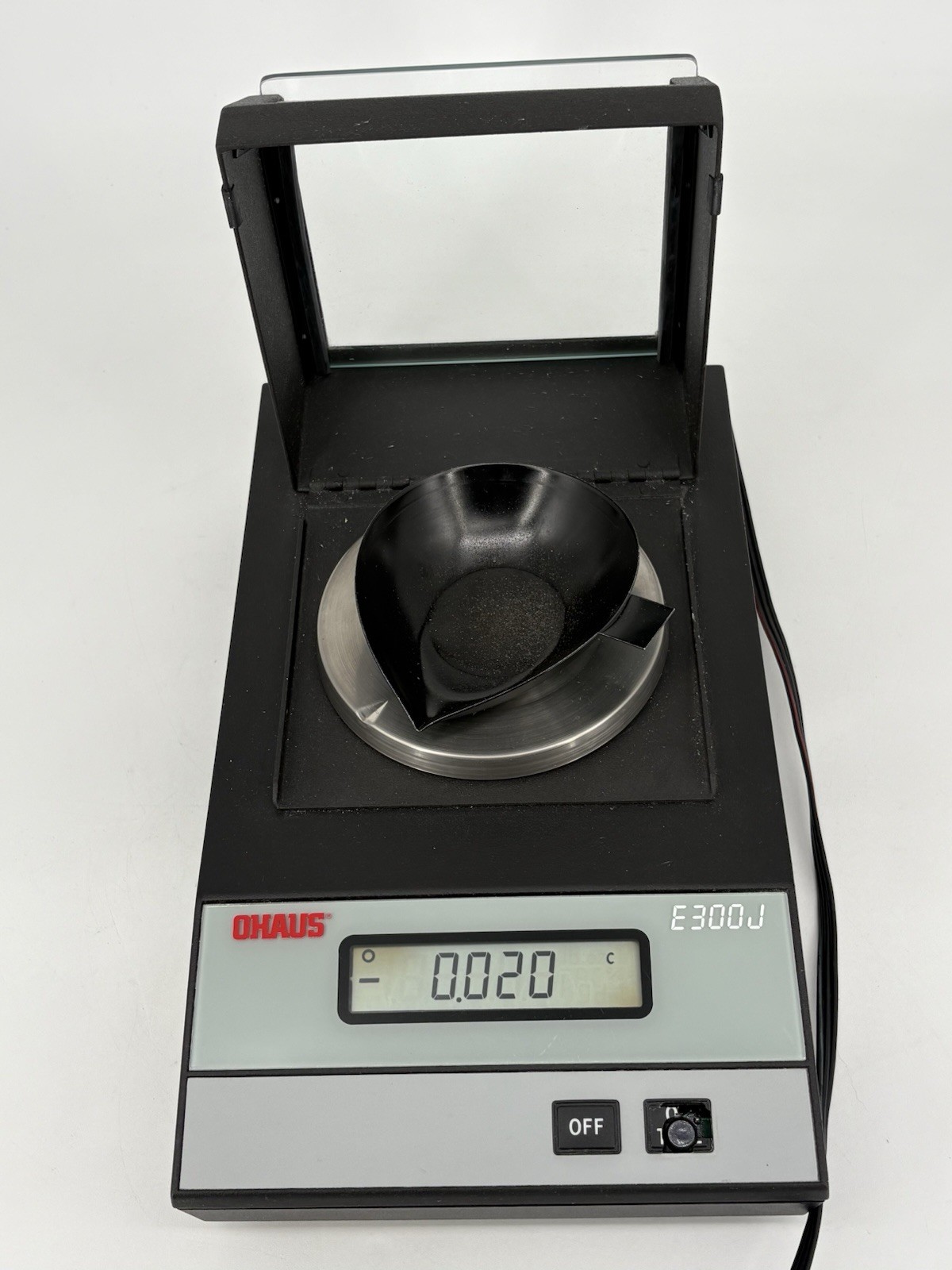 Ohaus Scale E300j – See Photos