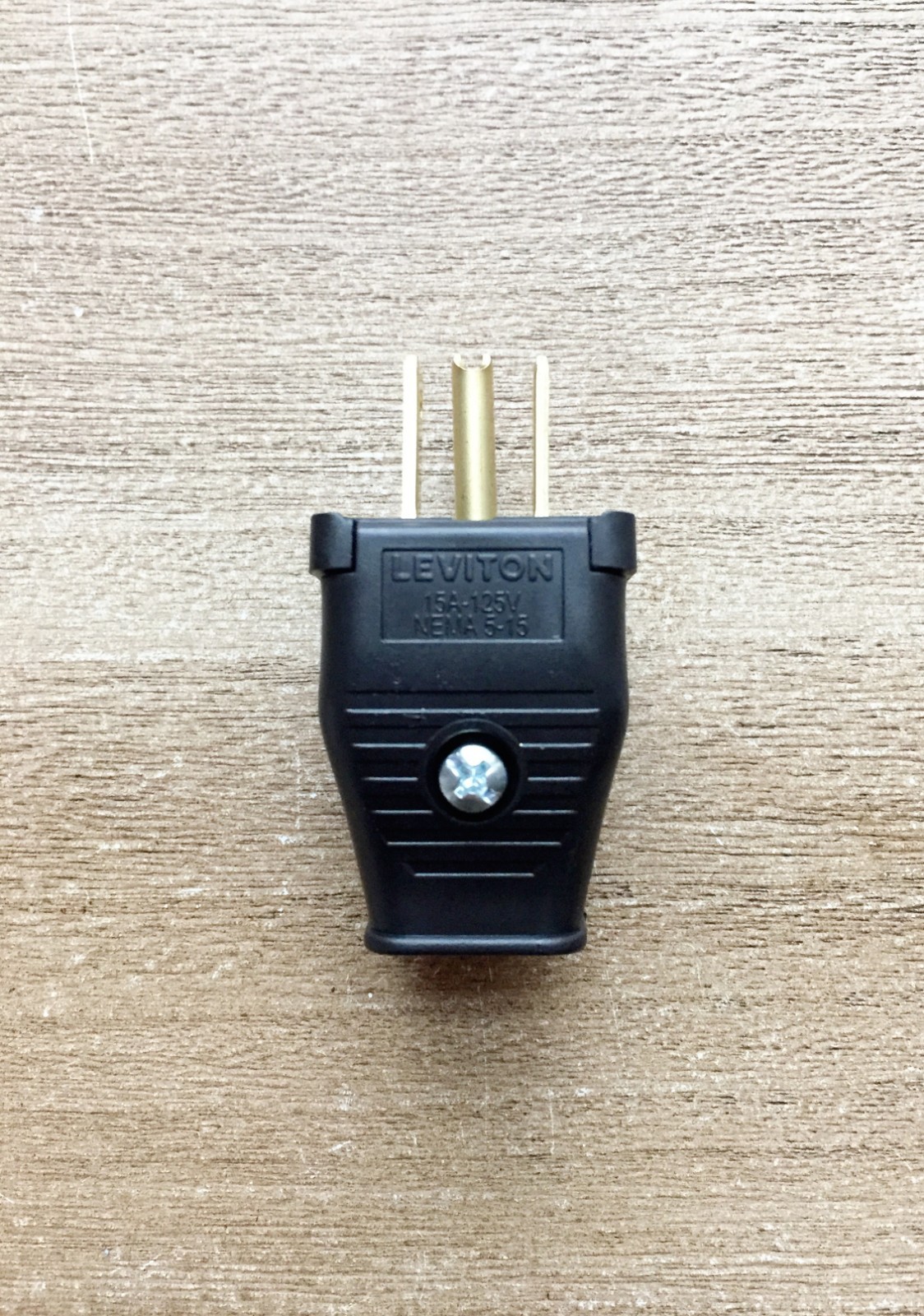 Leviton 2-Pole 3 Wire Grounding Plug 3W101-E NEMA 5-15P Clamptite Black – 2 Pcs