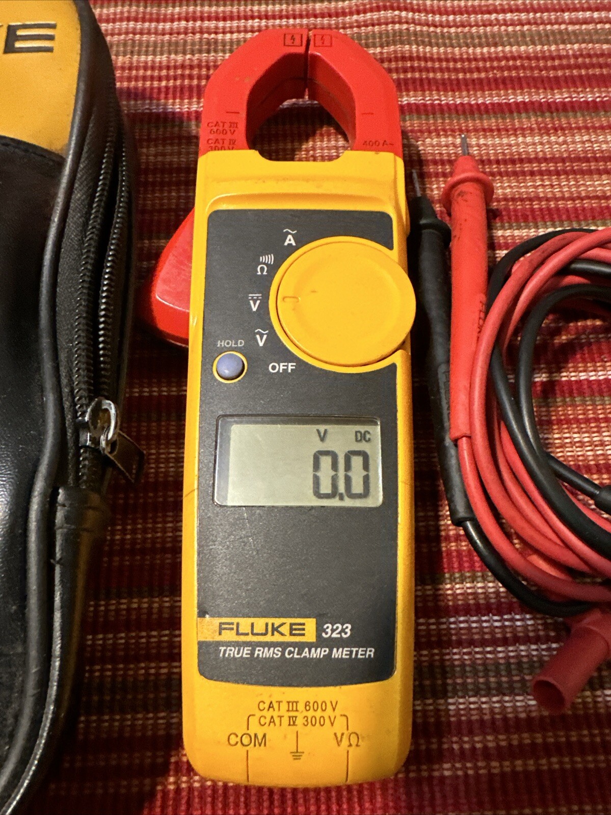 Fluke 323 True-RMS Clamp Meter
