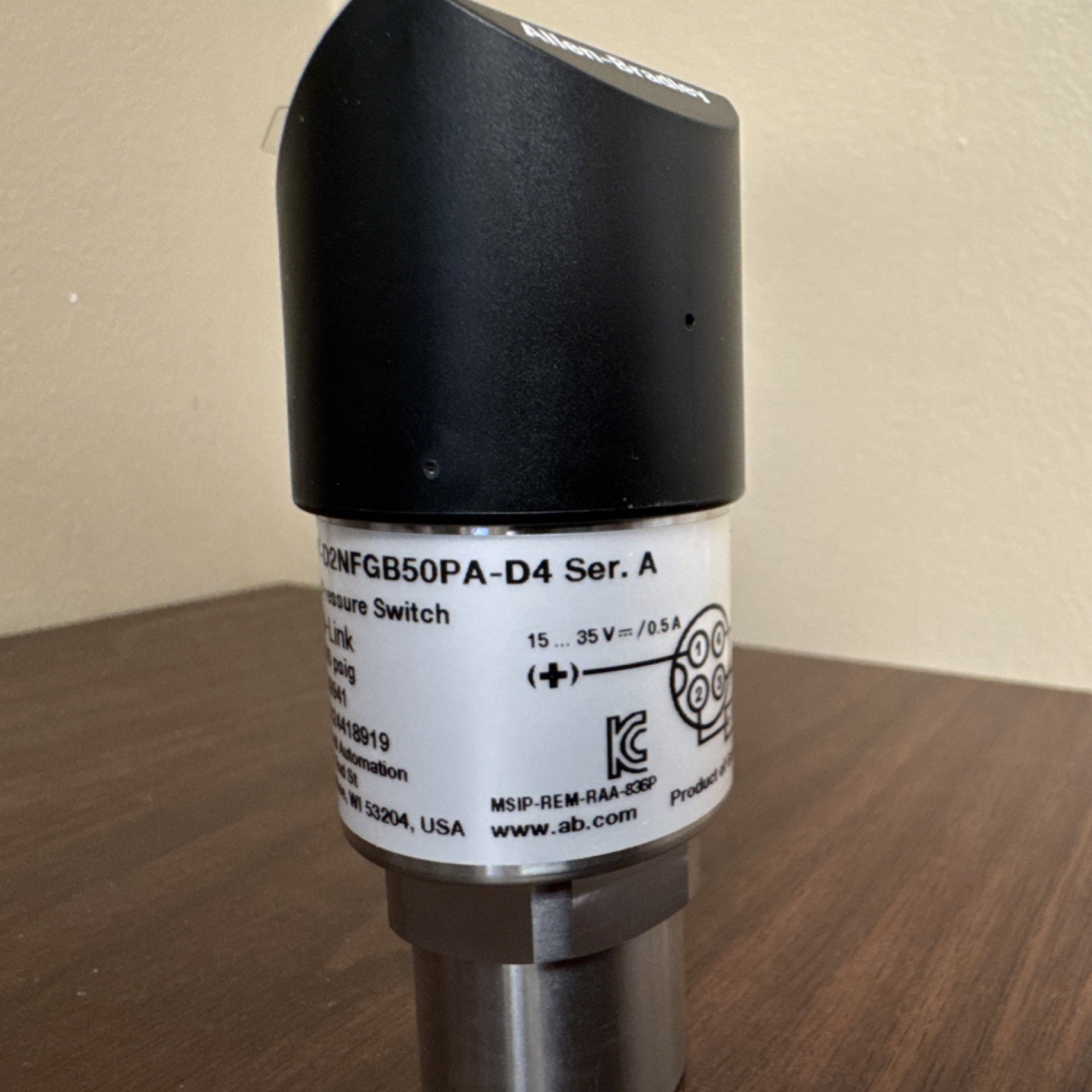 Allen-Bradley 836P Electronic Pressure Switch 15-35V MPN 836P-D2NFG50A-D4