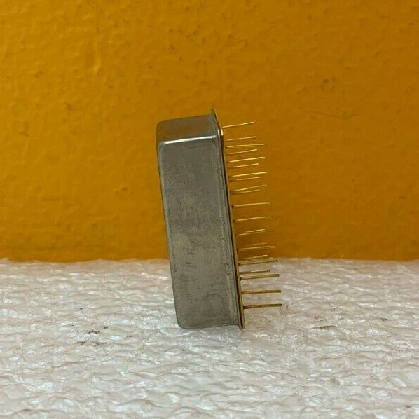NoiseCom NC2105 500 Hz to 10 MHz, 5:1 Crest Factor, Amplified Noise Module. New!