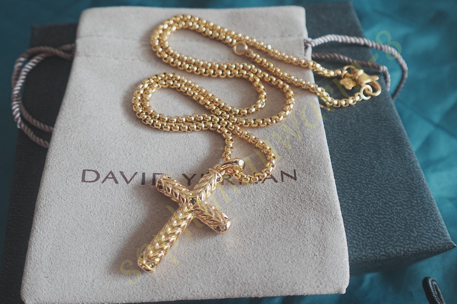 NEWDAVIDYURMAN.18K-GOLD LARGE DIAMOND CHEVRON CROSS PENDANT