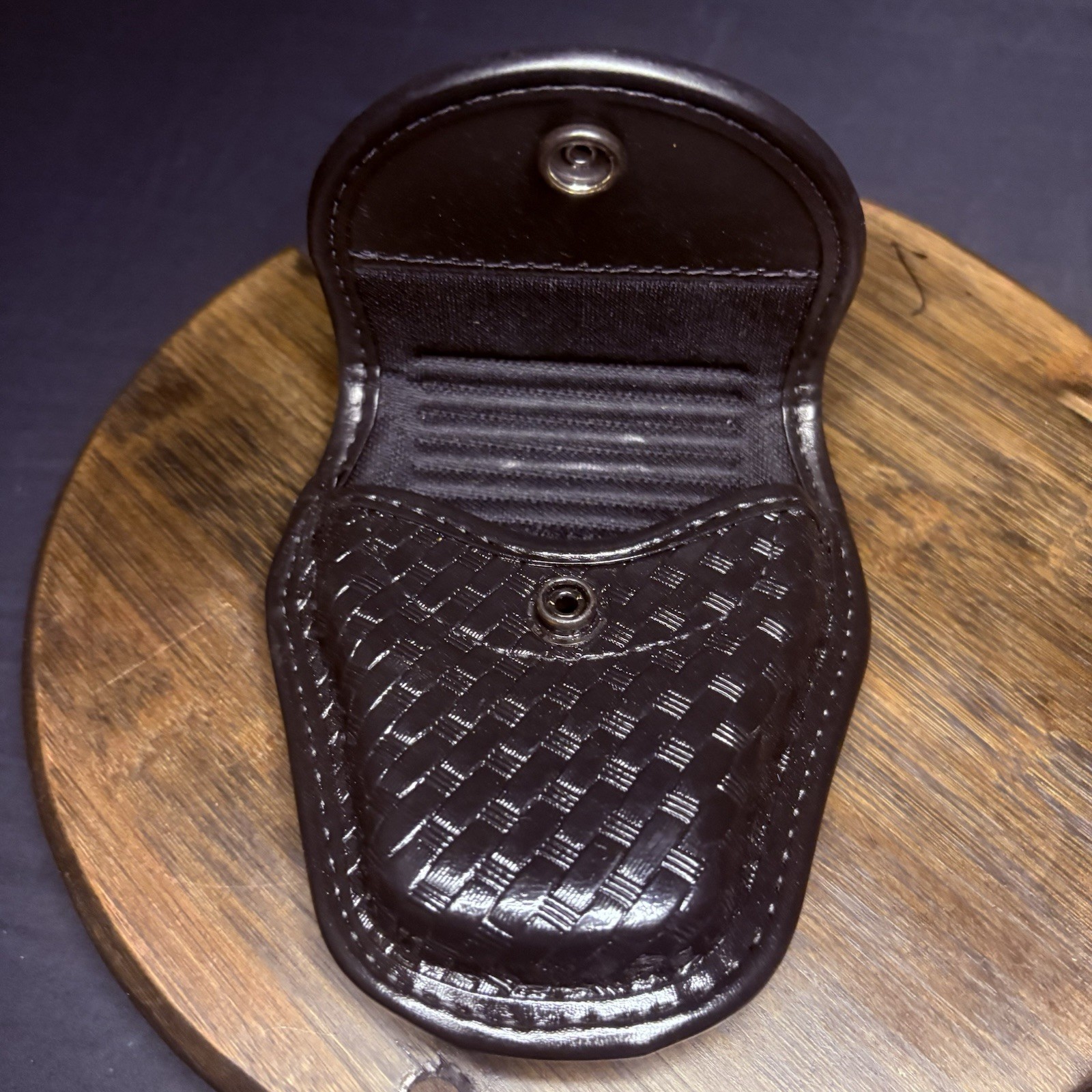 Bianchi Handcuff Case 7900 Basket Weave AccuMold Size 1 #22063