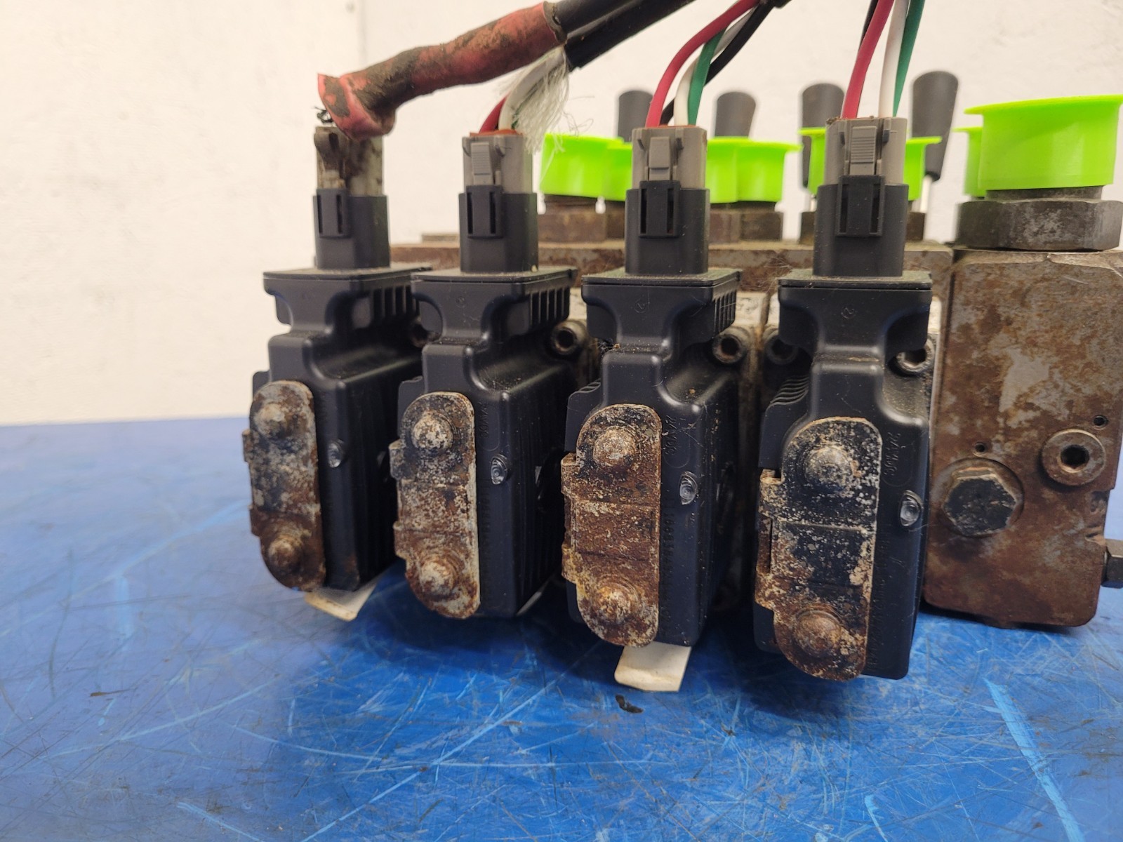 Danfoss PVG 32 4 x Proportional Hydraulic Valve Block 159B5171 Servo Valves