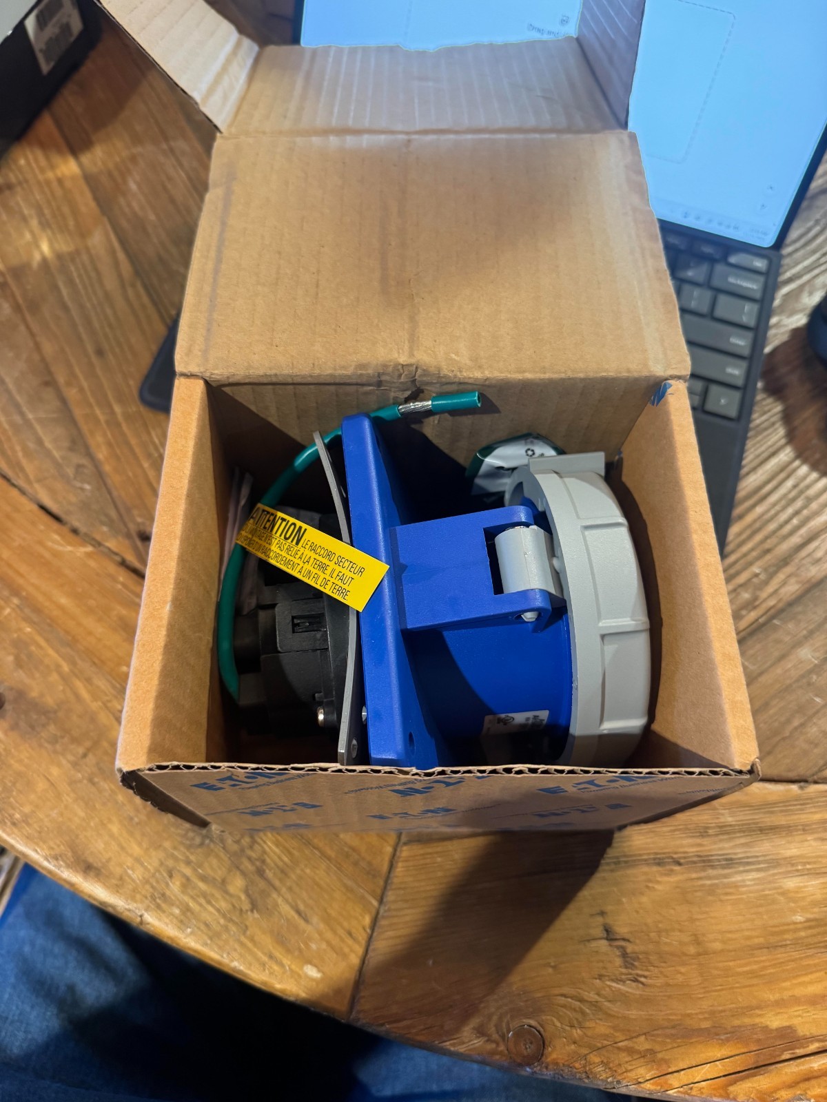 Eaton AH560R9W-15 – Rec Pin&Slv 60A 3Ph 120-208V 4P5W BL 15d – 1EA