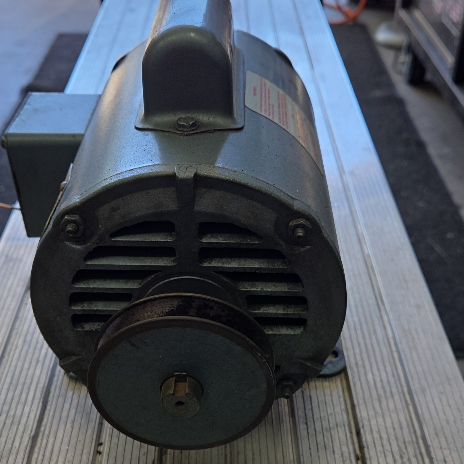 Baldor L3409M 1/2 HP Single Phase AC Induction Motor 115/208-230V 1725RPM