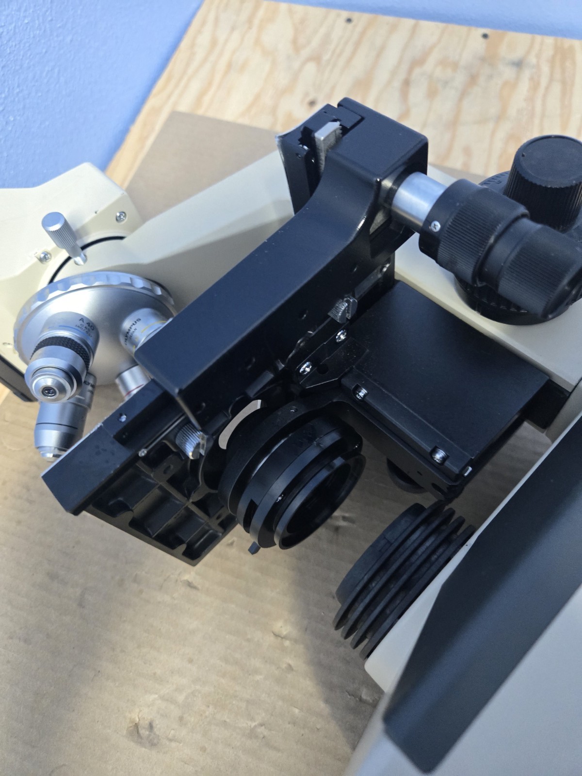 Olympus CH-2, CHT Microscope with objectives 4 X 10X 40X 100X (007)