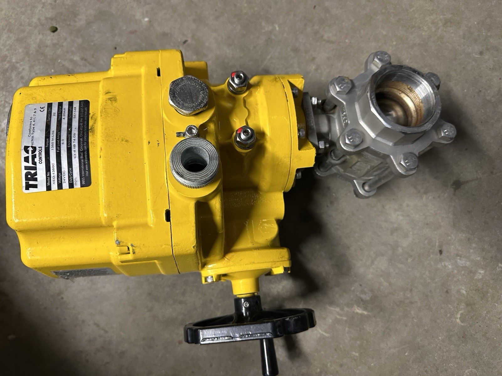 TRIAC CONTROLS XED-1350C ELECTRIC ACTUATOR 1350 IN-LBS 24VDC W/ 2” NPT Full Port