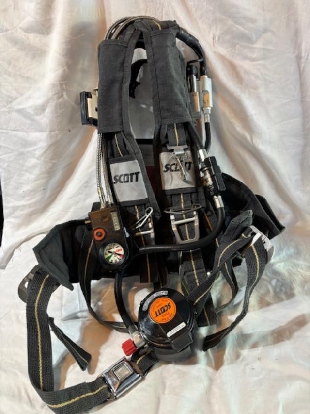 Scott 4.5 SCBA Harness w/AirPak Plus & EZ Flo Regulator, NIOSH, Firefighter