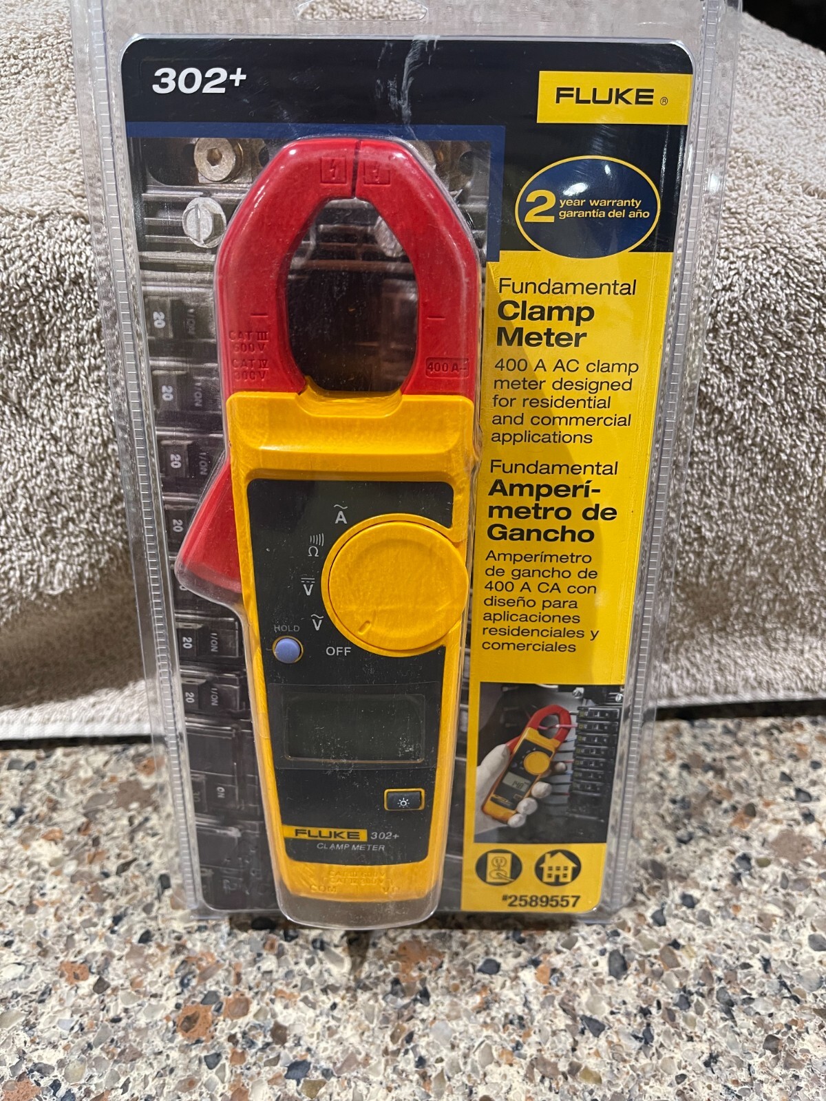 NEW!! Fluke 302+ AC Current AC/DC Voltage Digital Clamp Meter with Carrying Case