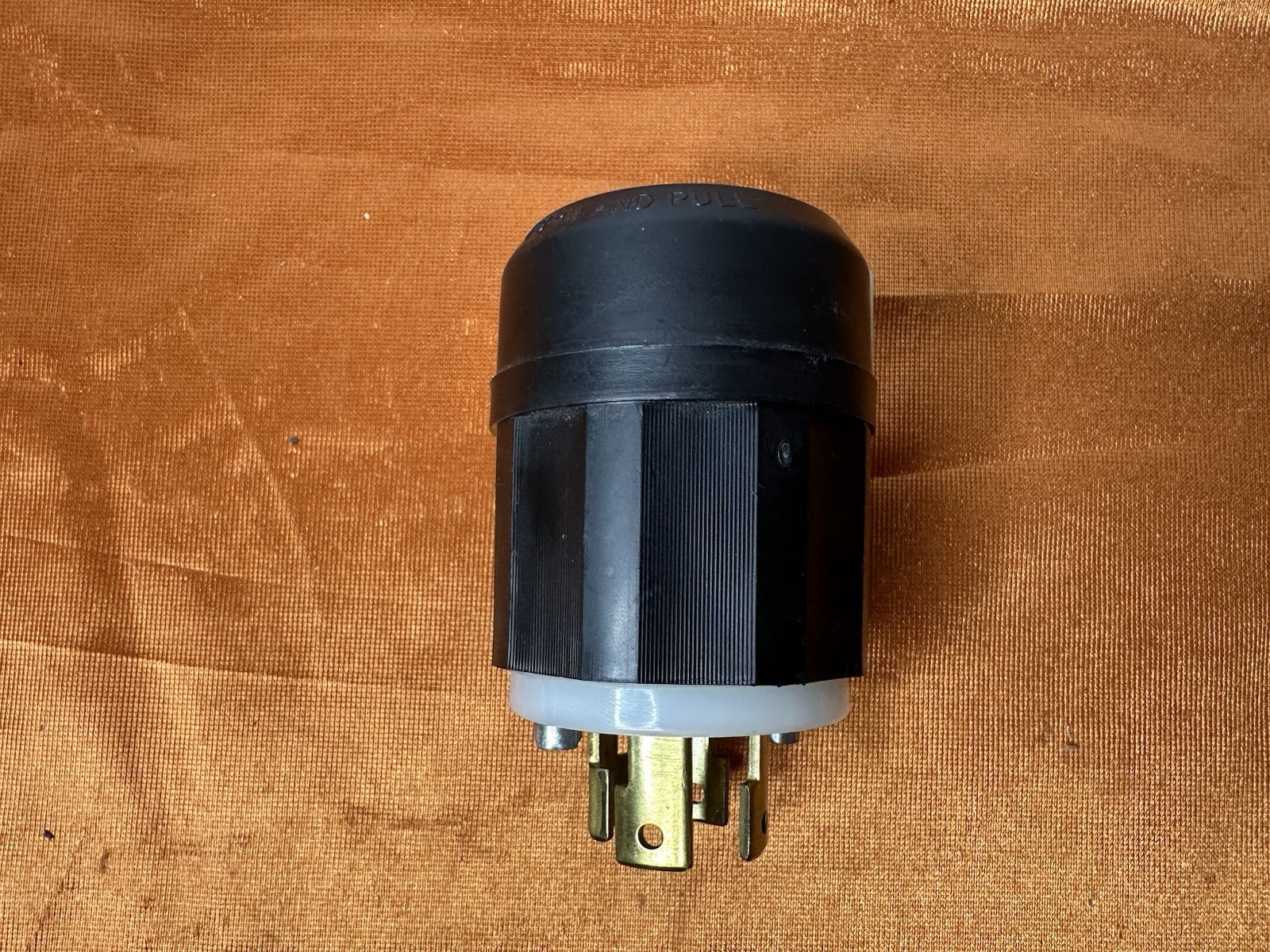 Leviton 2811 30 Amp, 120/208 Volt 3PY, NEMA L21-30P – No Box –