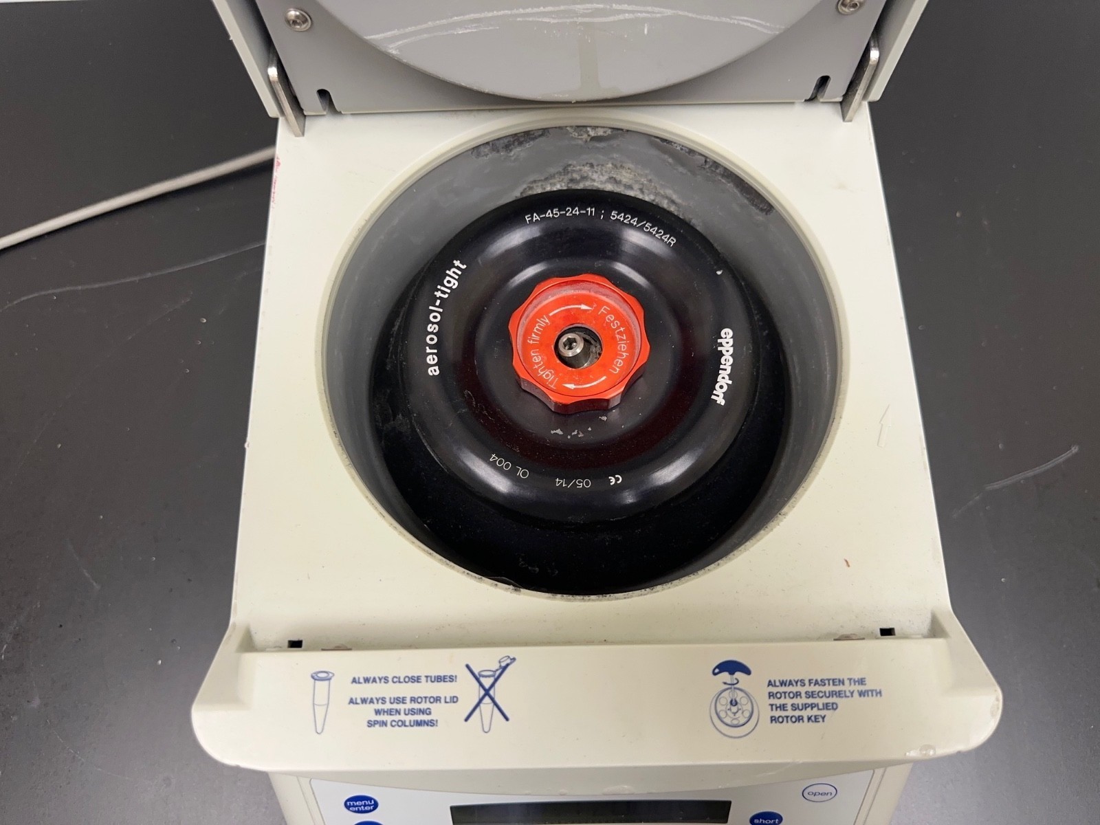Eppendorf 5424 Benchtop Centrifuge w/FA-45-24-11 Rotor, 14680 RPM