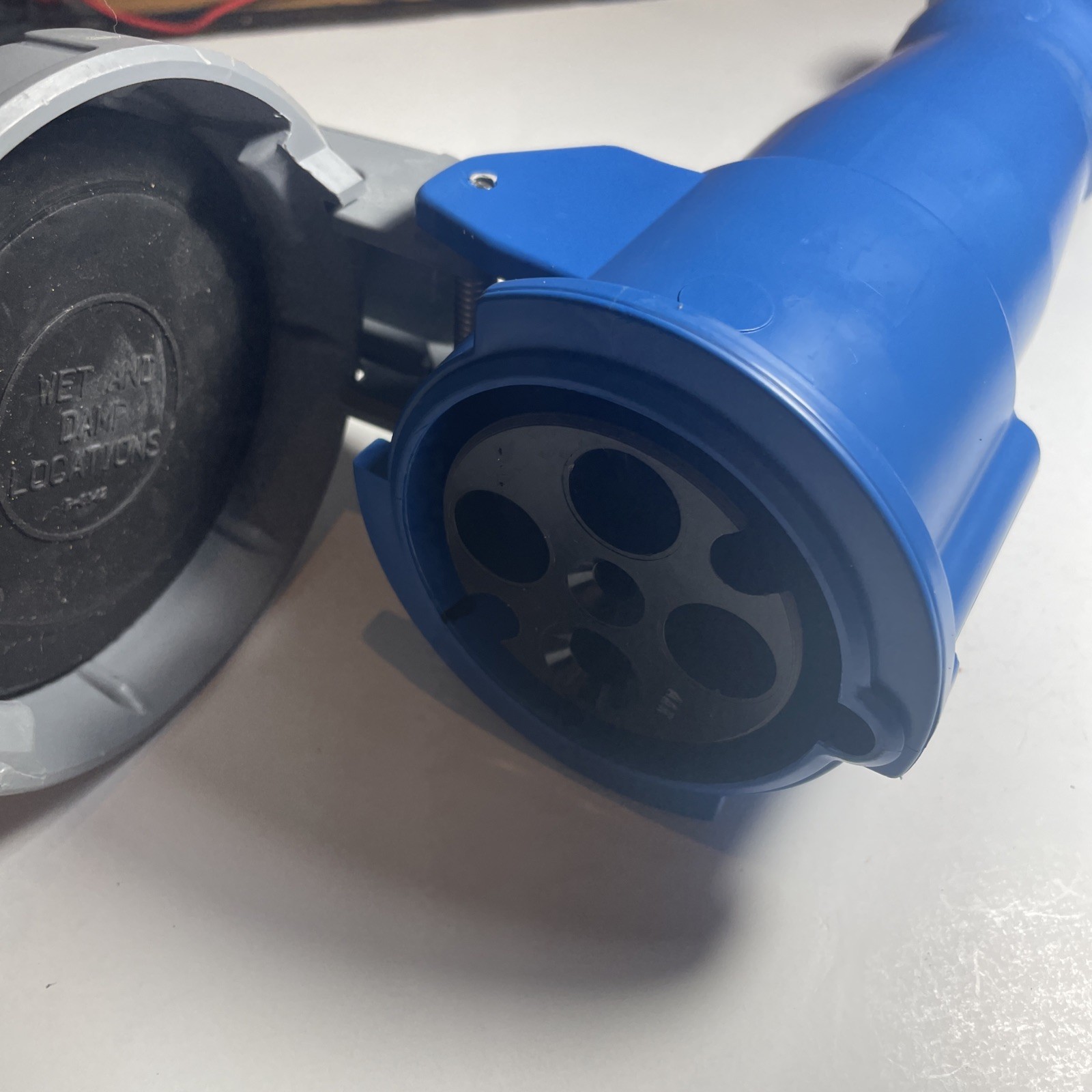 Hubbell HBL460C9W 60A, 250VAC, 3PH, 4W Used