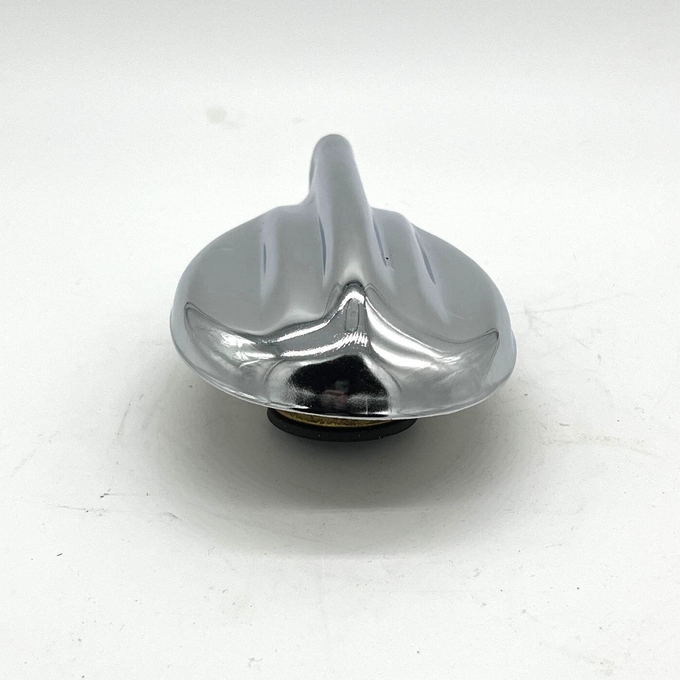 Chrome «Winged» Type Radiator Cap (4 LBs) fits Ford 9N, 2N, 8N Tractor 2N8100A