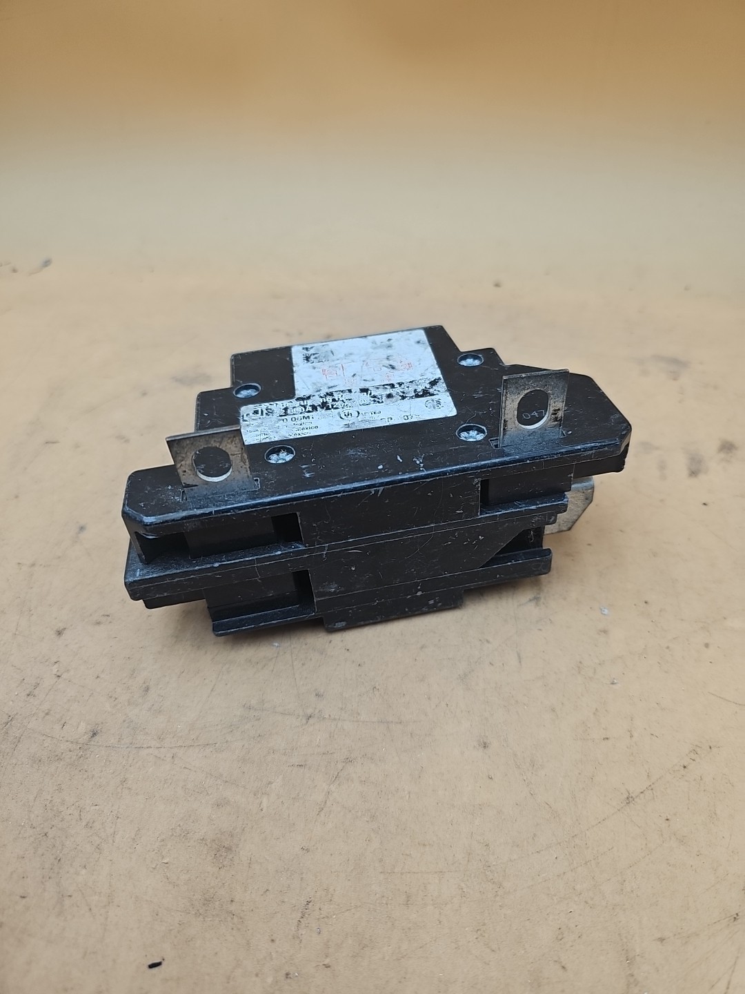 Square D QOM100VH8106 2 Pole 100 Amp Type QOM1 Bolt On Circuit Breaker