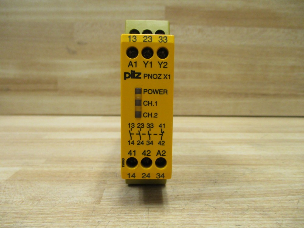 Pilz PNOZ X1 24VAC/DC 3n/o 1n/c Safety Relay 774300