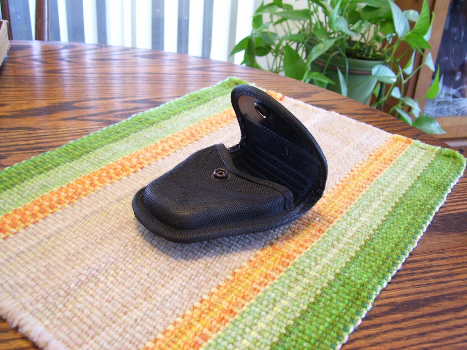 Bianchi AccuMold Sz 1 Blk Nylon Hidden Snap Covered Handcuff Case Holder Holster