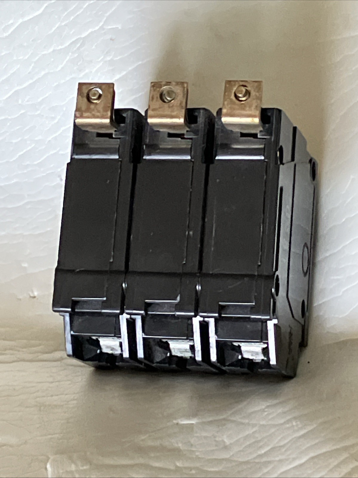 GE THQB CIRCUIT BREAKER THQB32080 80A 240V 3P 3Ph with OEM Bolt-on Bus Screws