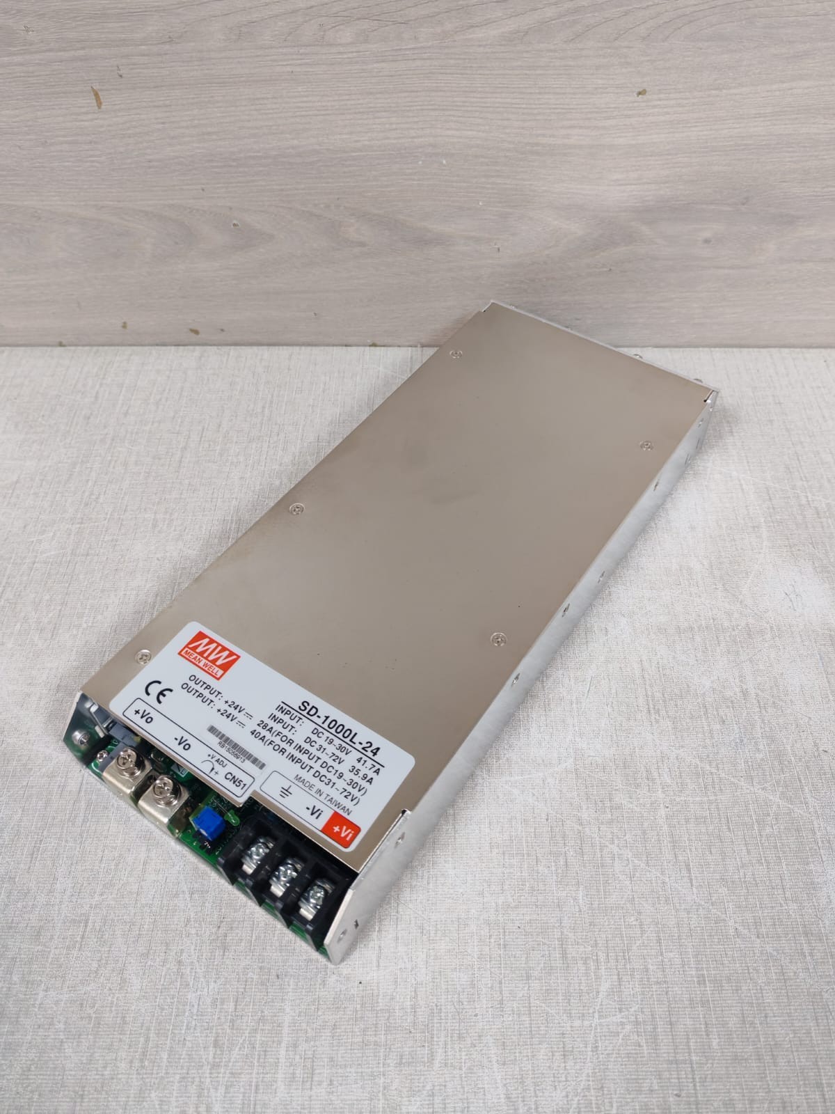 MEAN WELL SD-1000L-24 CONVERTER POWER SUPPLY -NEW WITH FILTHY BOX