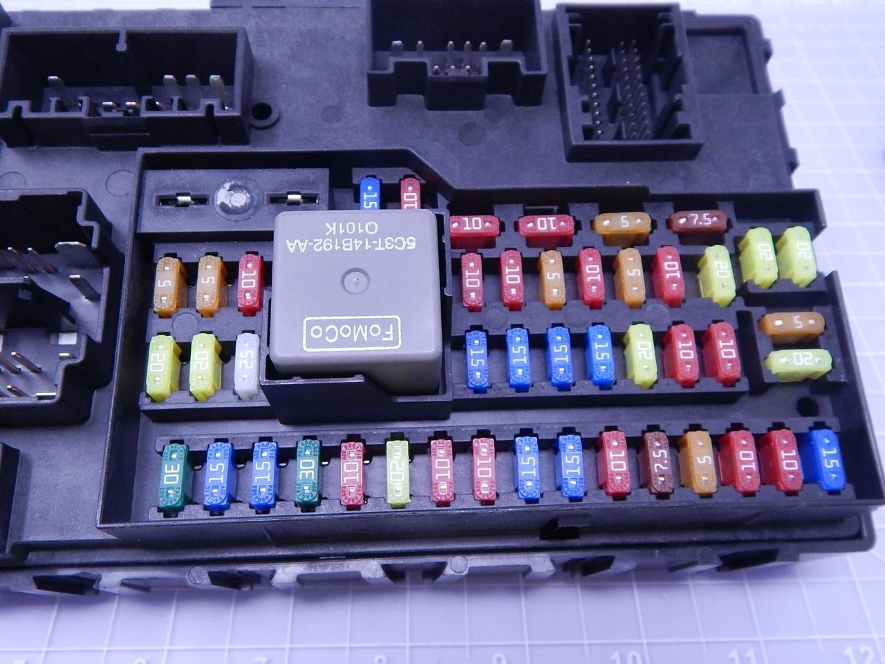 FOMOCO BL1T 14C442 AB FUSE BOX T109300