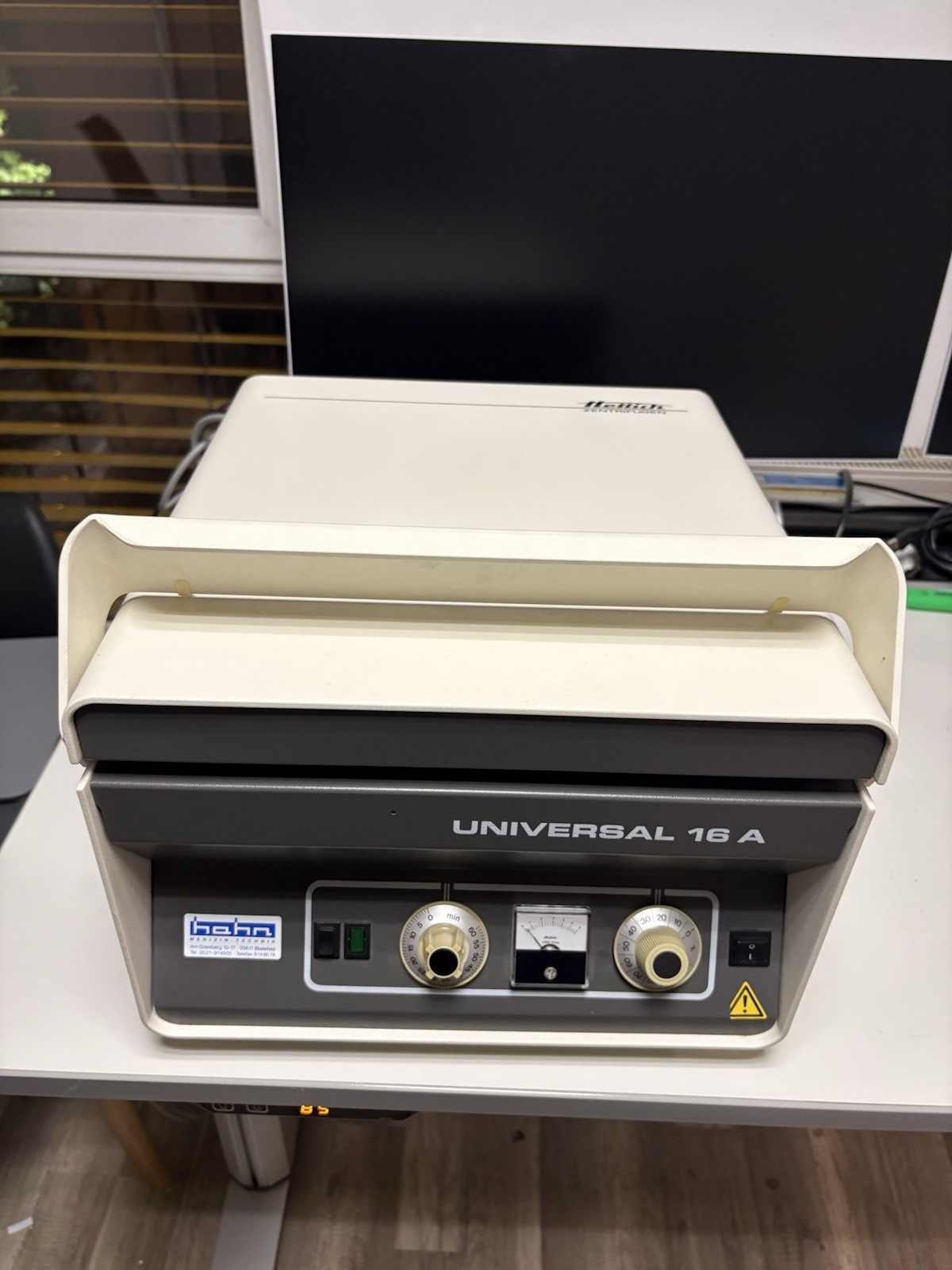 Hettich Universal 16A 1601 Laboratory Centrifuge Centrifuge Laboratory Equipment