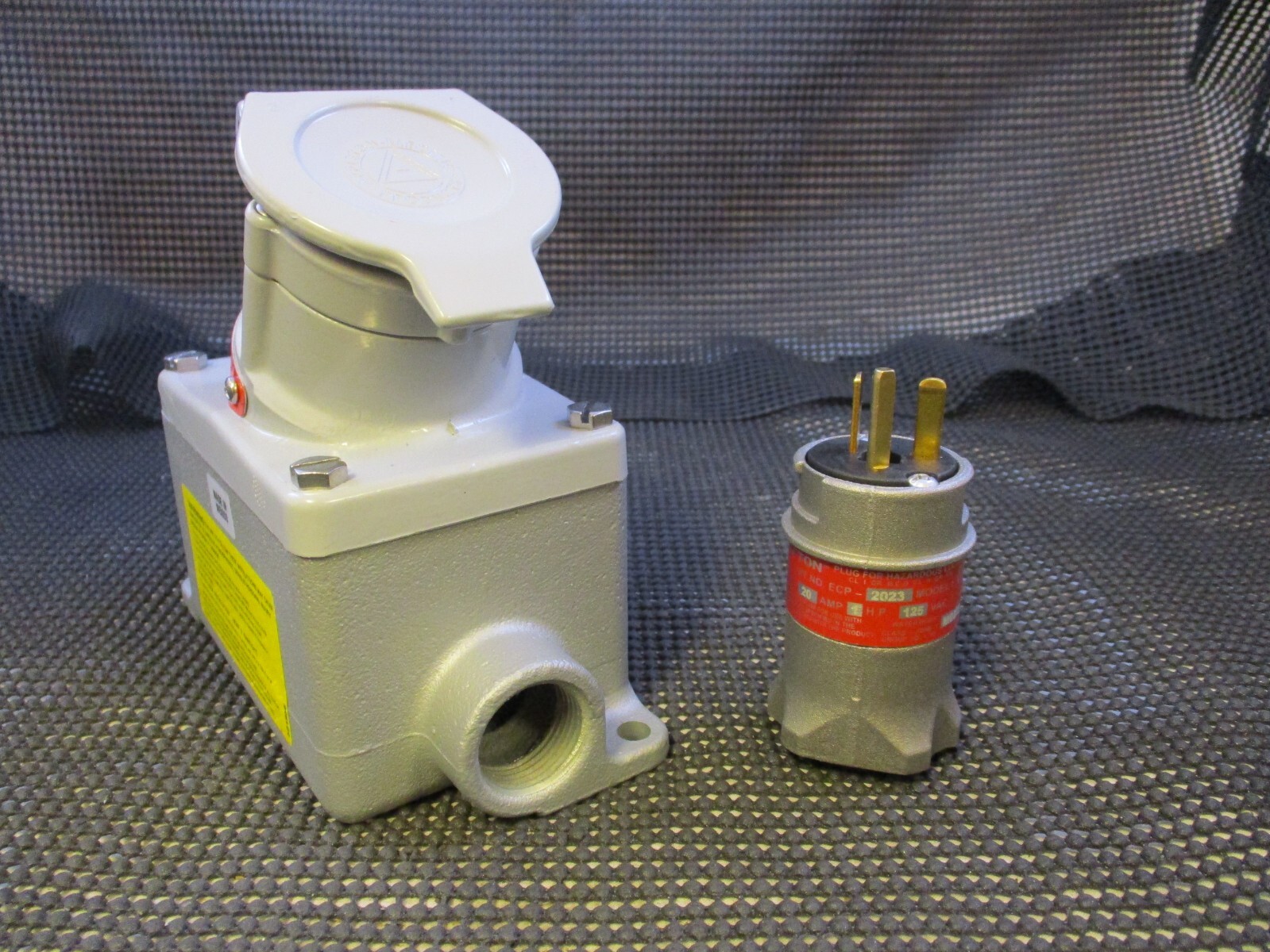 APPLETON EFSC175-2023 & ECP2023 20A EXPLOSION PROOF RECEPTACLE + PLUG SET 125V