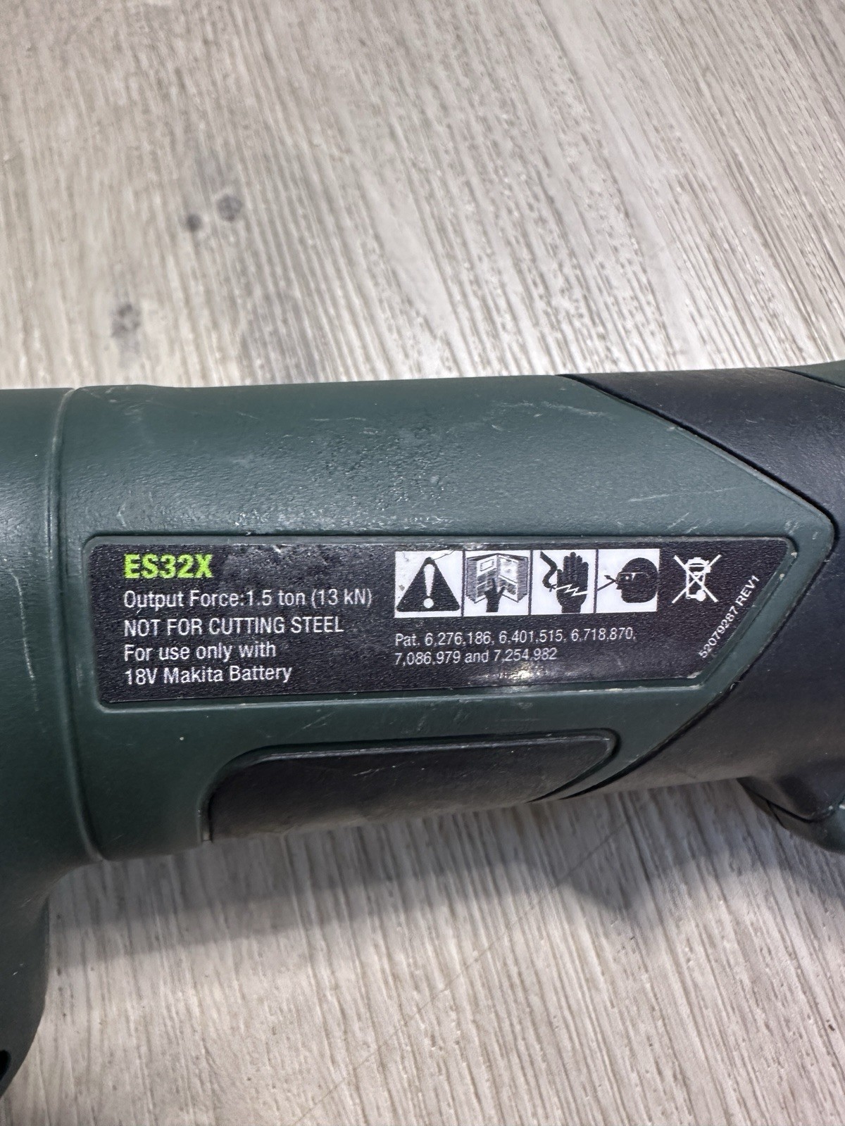 Greenlee Gator Cable Cutter ES32X W/Battery Pre-owned Very NICE SHEARS!