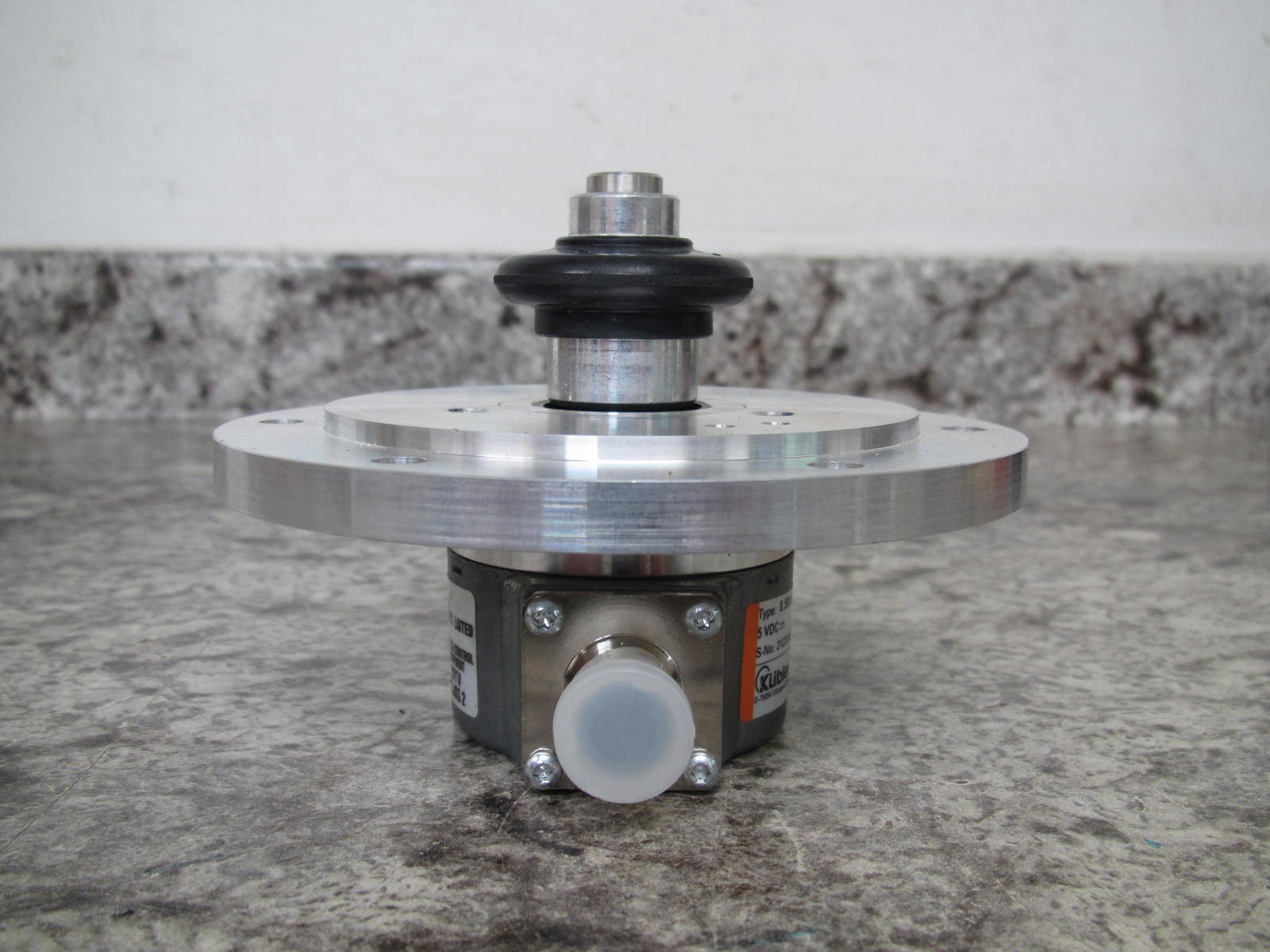 New Kubler 8.5000.GB44.0100 Sendix 5000 5VDC 90mA Incremental Encoder