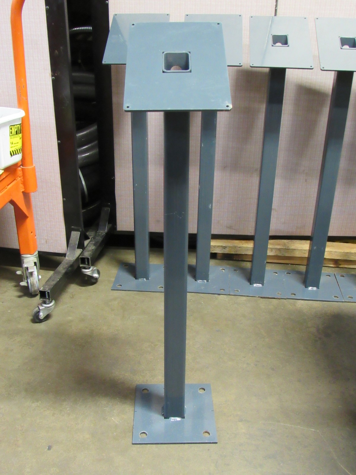 NO NAME 35-3/8″ HEIGHT FLOOR MOUNT PUSH BUTTON CONTROL PEDESTAL STAND