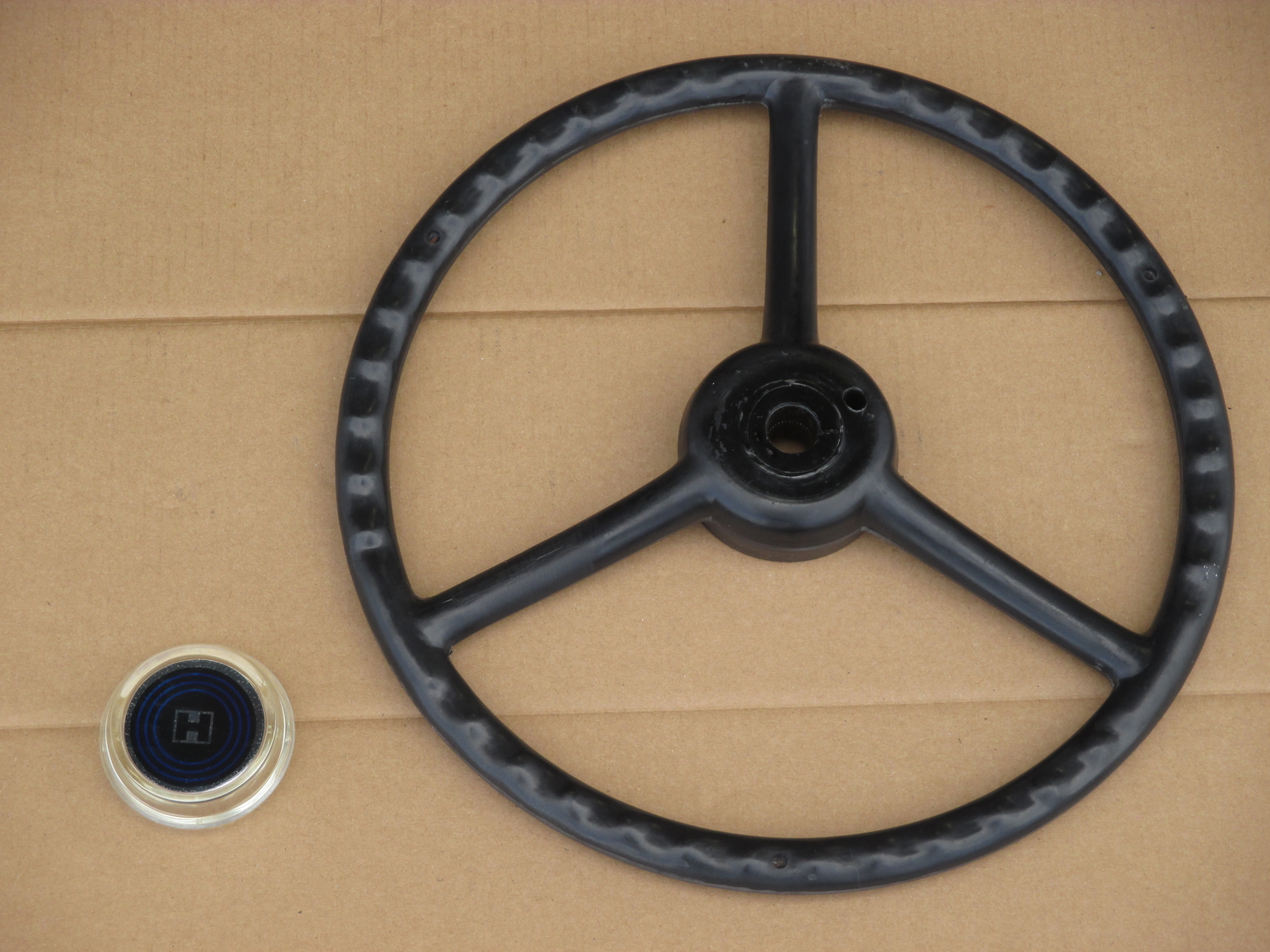 385734R1 Steering Wheel With Cap Fits Case IH Fits Cub Cadet 100 102 122 123