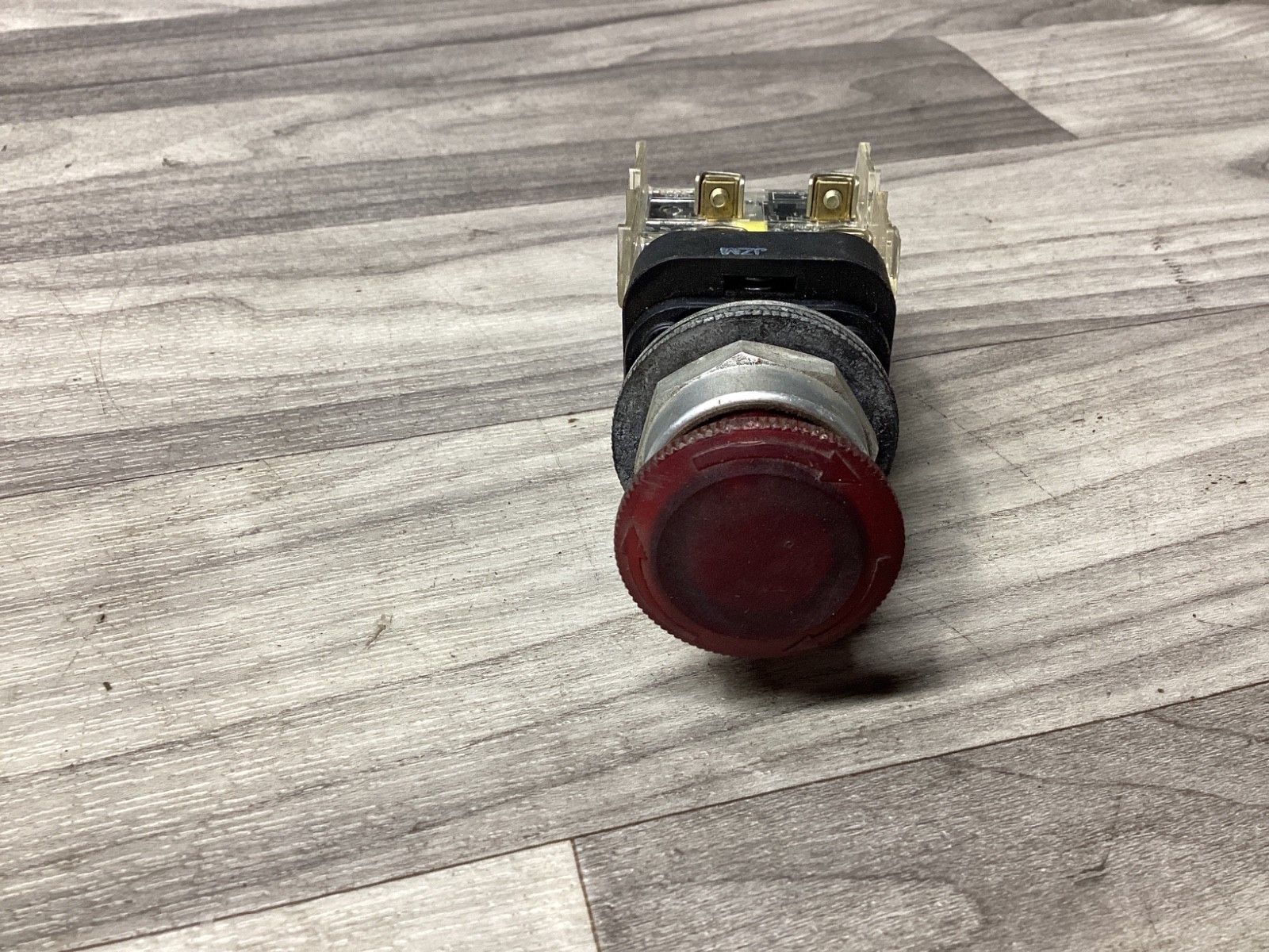 Allen-Bradley 800T-FXTQ24RA5 Push-Pull/Twist Button #100N136