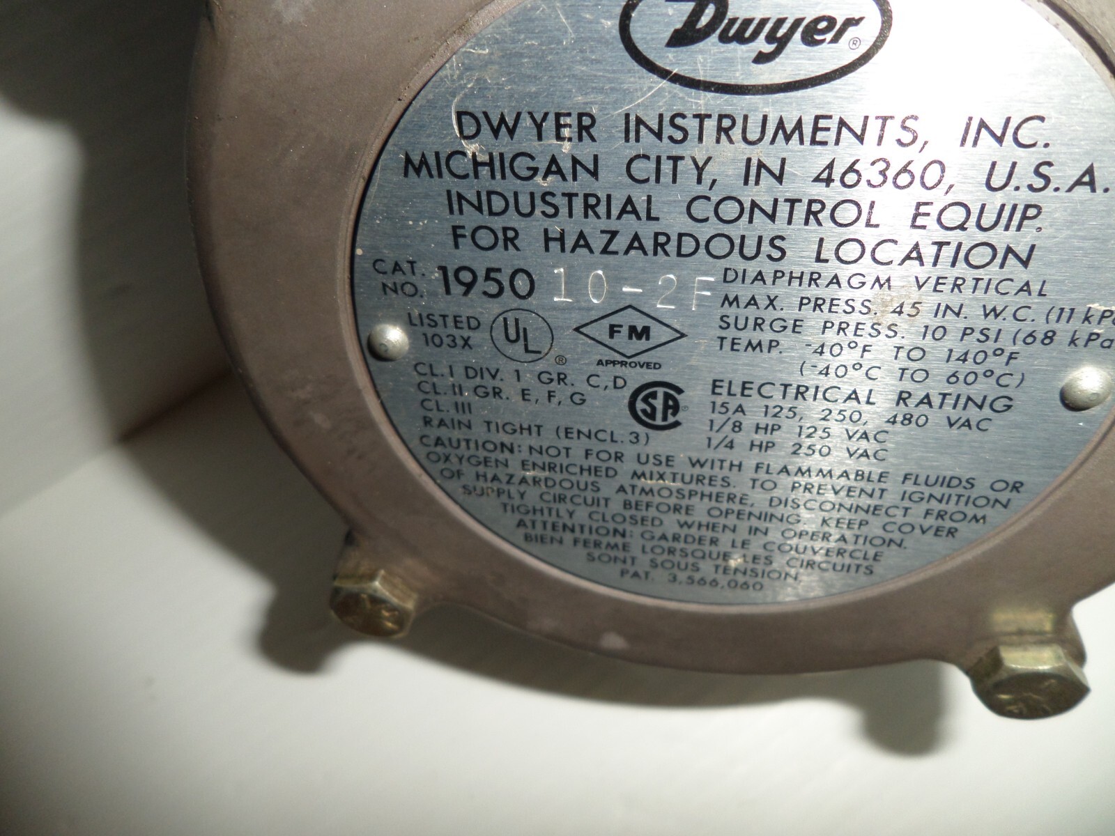 ⭐NEW IN BOX⭐ DWYER 1950-10-2F EXPLOSION PROOF PRESSURE SWITCH Shipped from USA⭐