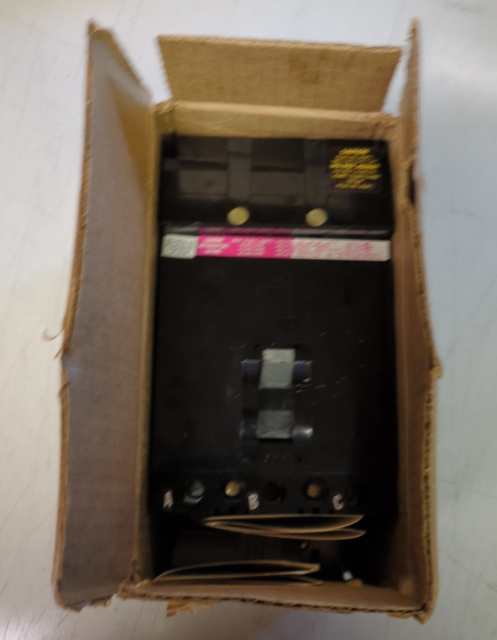 SQUARE D CIRCUIT BREAKER FH36015 **UNUSED SURPLUS**