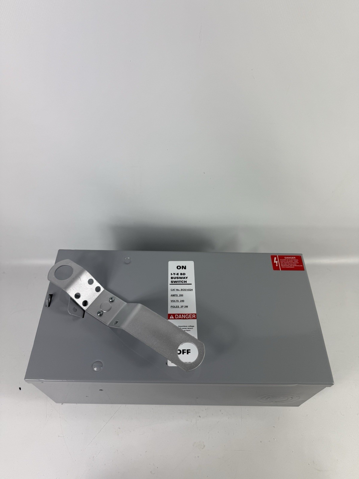 Siemens BOS14324, 200 AMP, 240 VOLT, 3P, 3W, FUSIBLE, BD Switch buss plug 200A