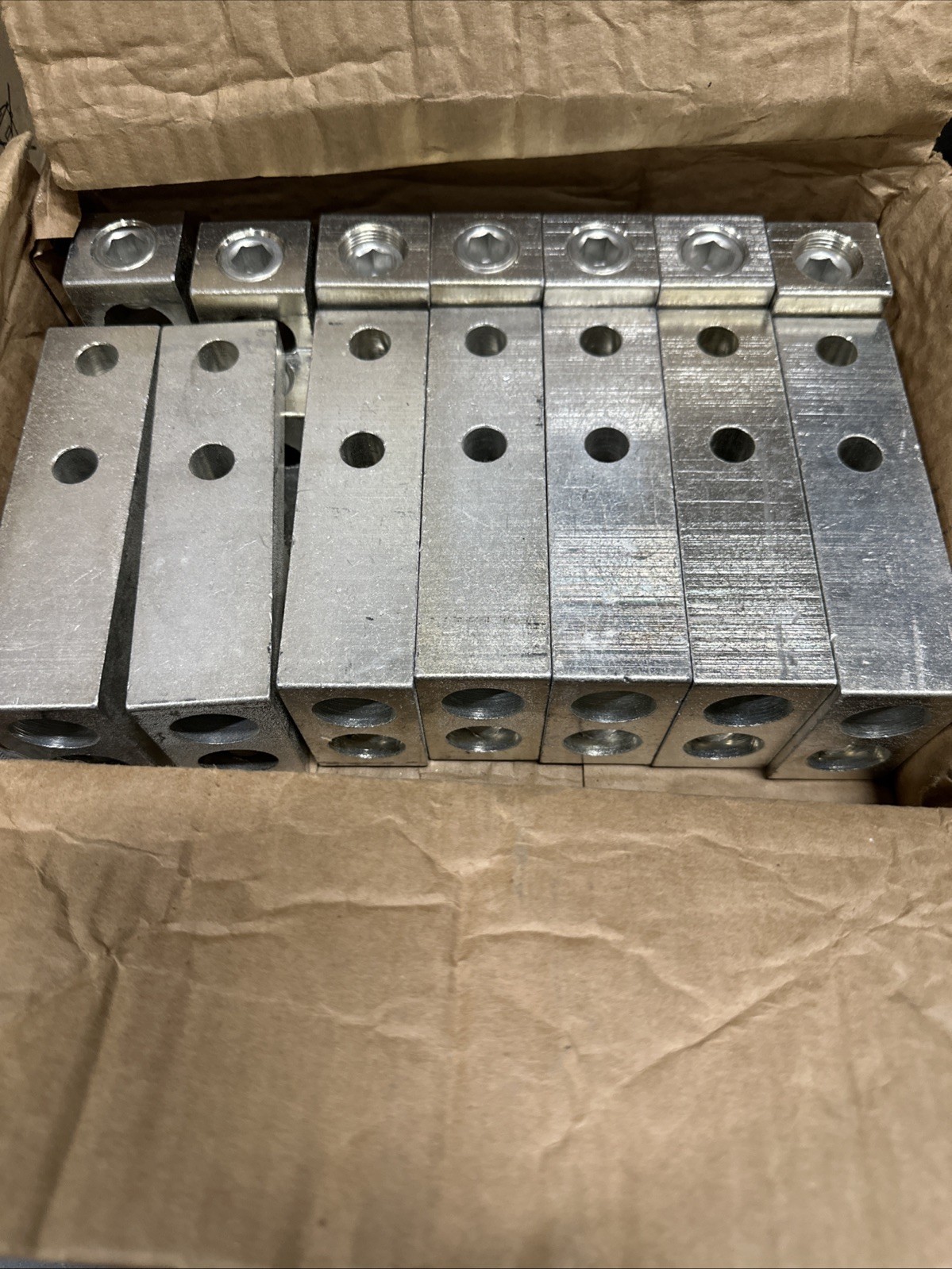 Siemens LK36750N2 Lug Kit For 3 Phase Main Modules. Wire Range: 1/0 – 750kcmil