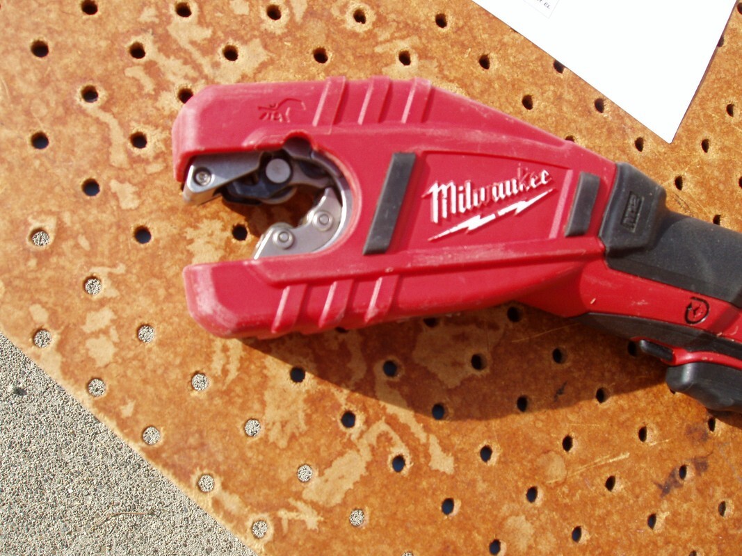 MILWAUKEE 2471-20 M12 CORDLESS COPPER TUBING CUTTER BARE TOOL ONLY GOOD COND