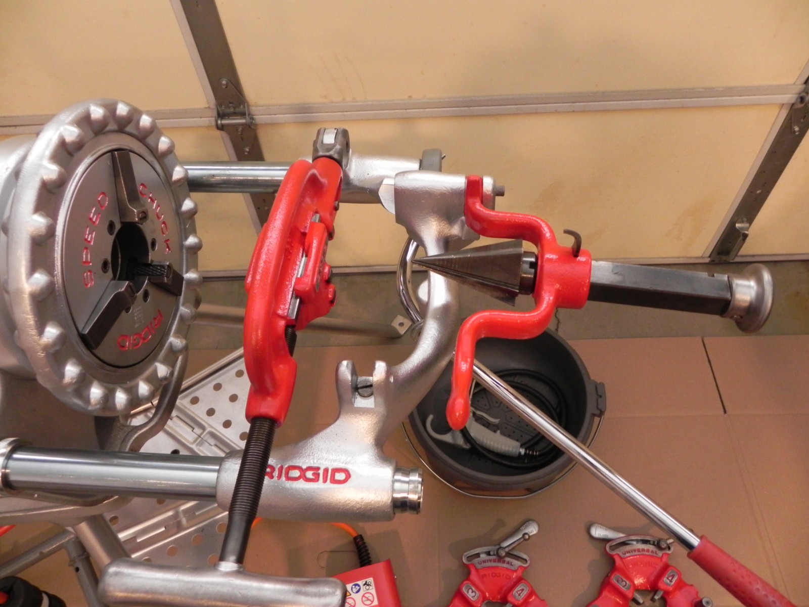RIDGID 300 PIPE THREADER 115 V, 38 RPM,341,360, 311, 2 die heads refurbished