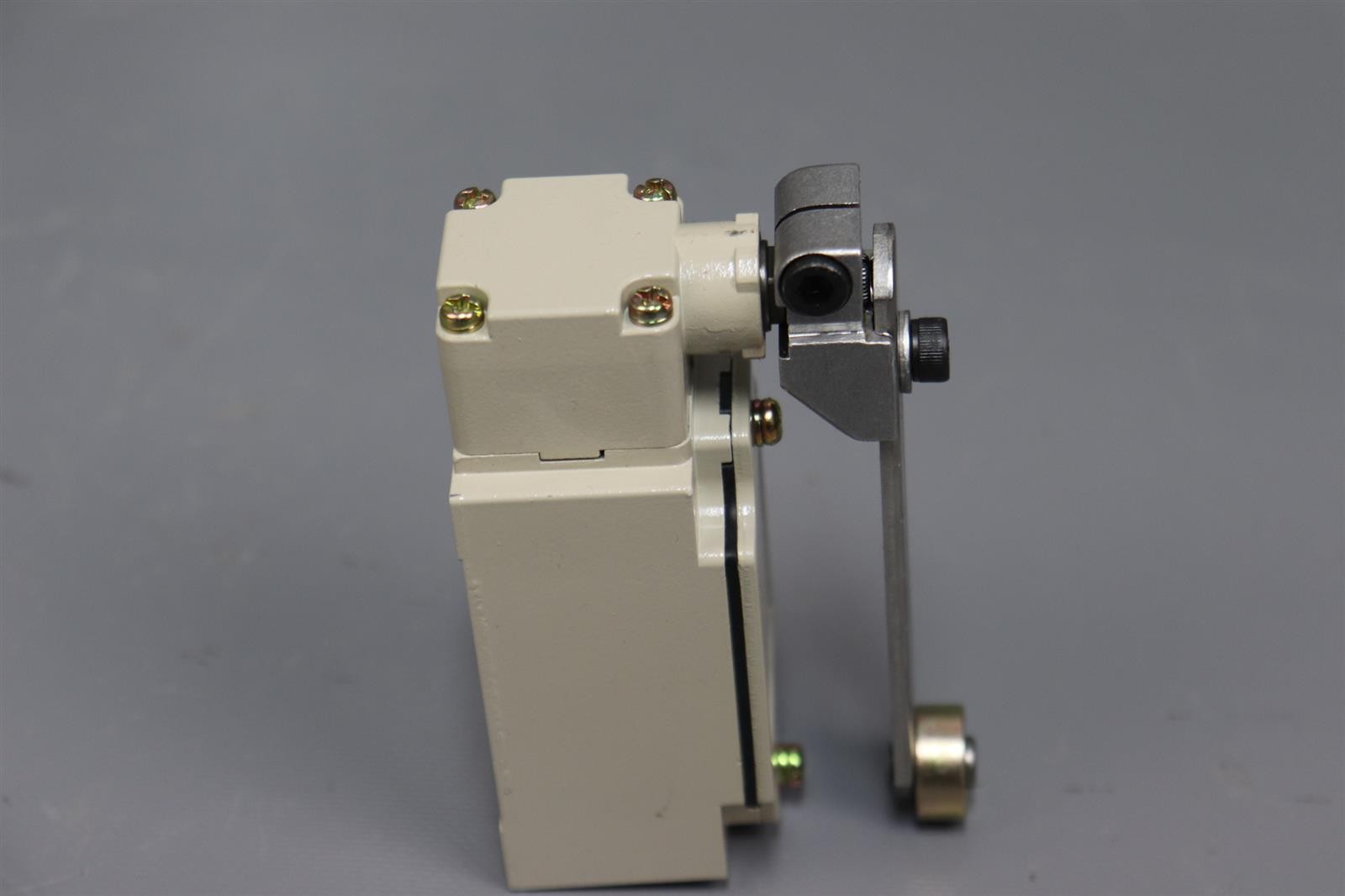Yamatake Honeywell LJA10-15A11N-005 Limit Switch IP67 LJA1015A11N005 Unused