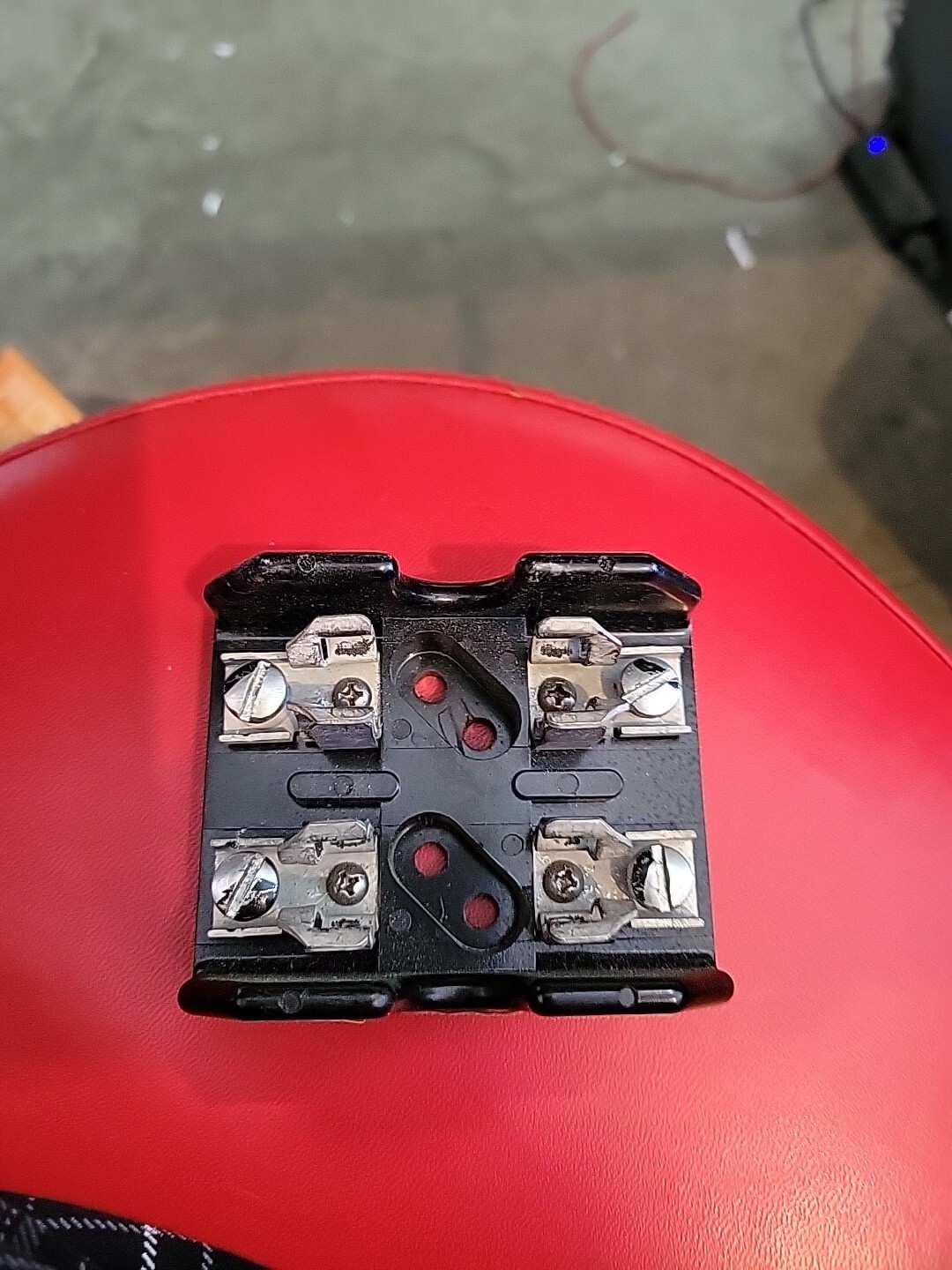BUSS T60030-2SR FUSE HOLDER 60C / 75C WIRE 600V 30AMPS