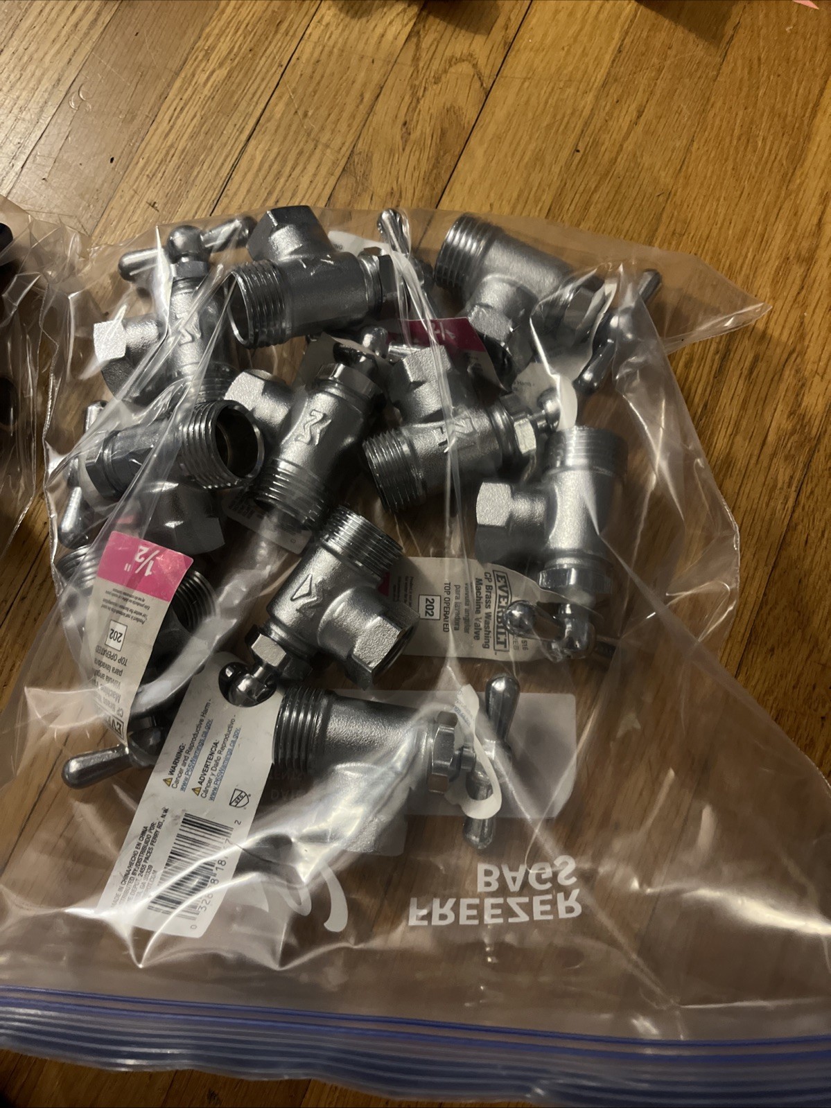 Mixed Lot of 85 Plumbing Valves – New – Please See Pictures