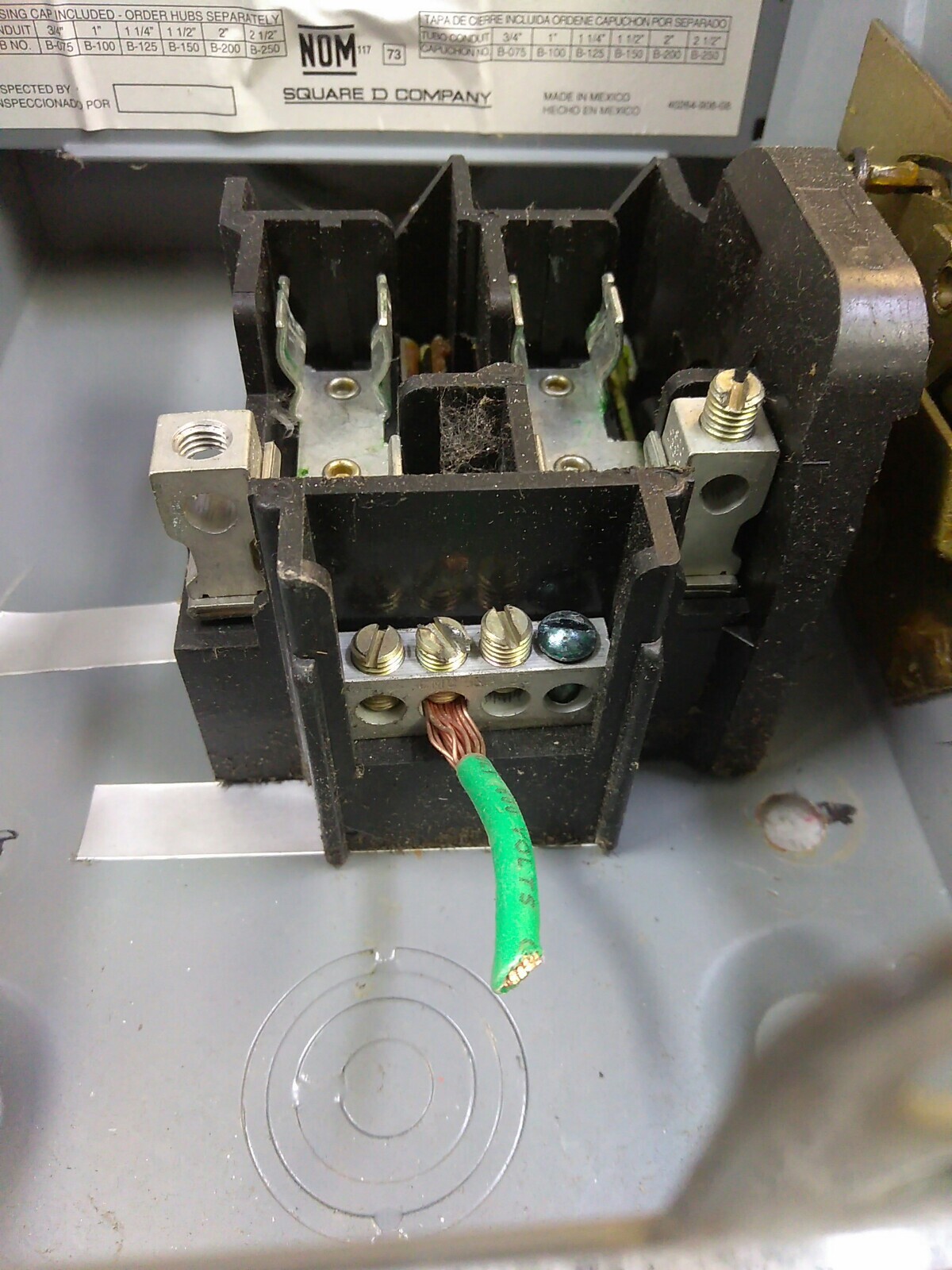 Square D D221NRB SER E3 Disconnect 30A 240VA SAFETY Switch TYPE 3R (BMBS-2B