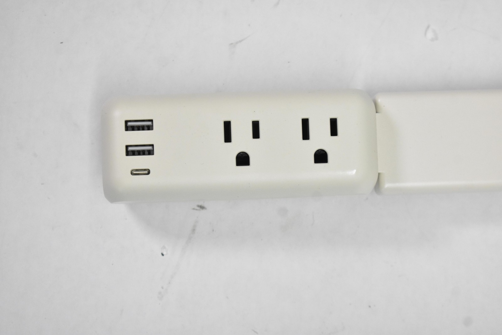 Retractable Power Strip Combination Outlet L0056 White USB-A USB-C 2AC Desk