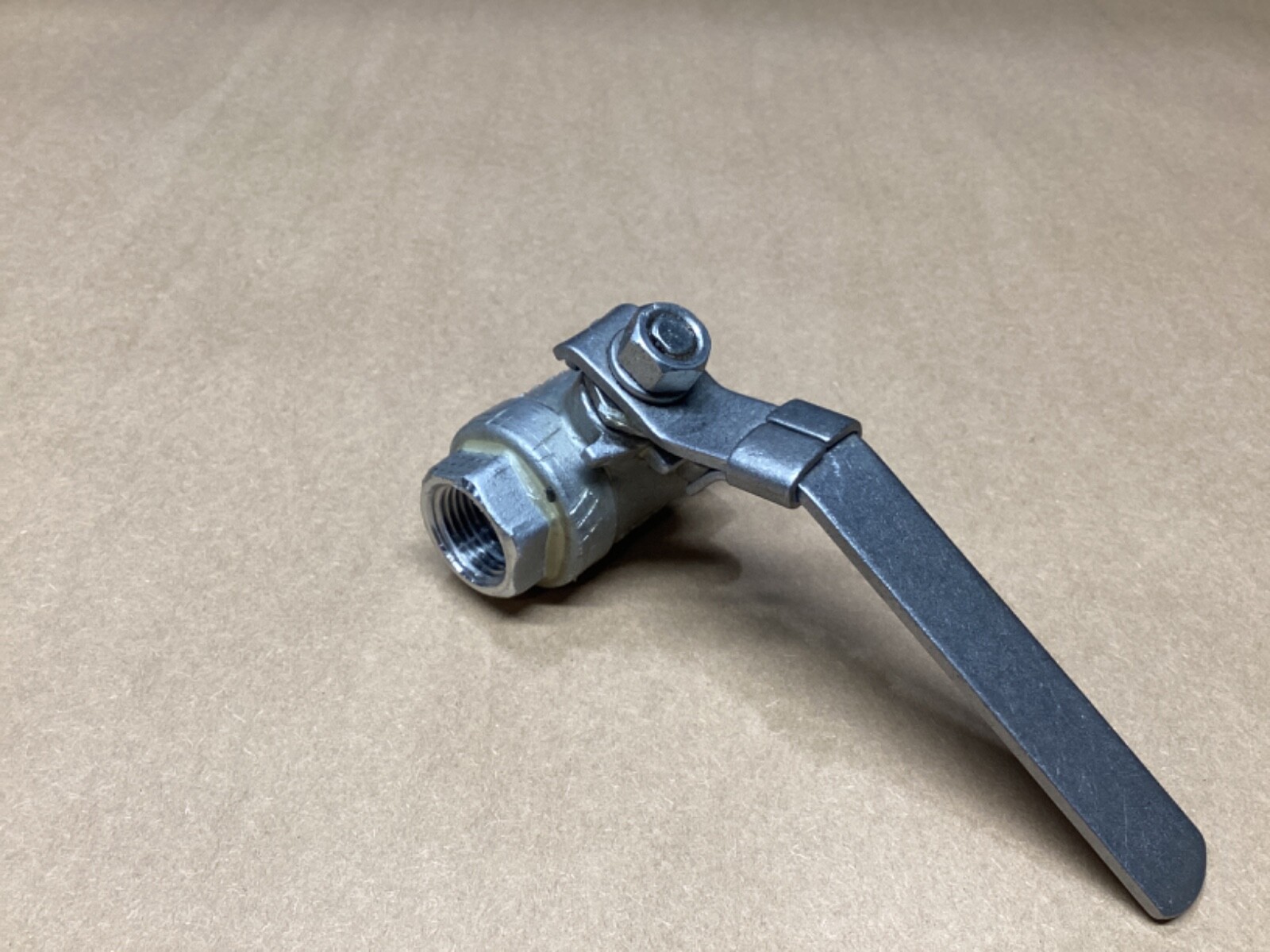 1/2″ 1000 WOG CF8M BALL VALVE #105K95