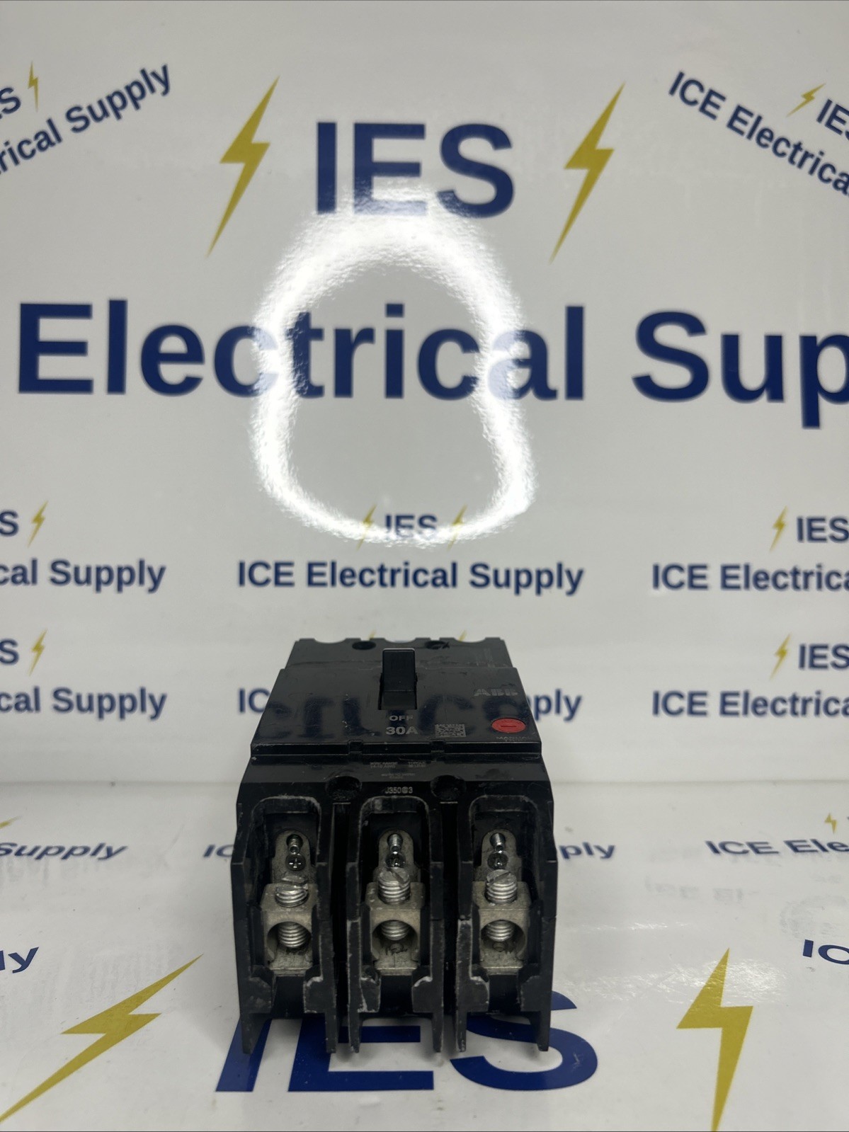 ABB CAT: No. TEY330 30 A 3 P Circut Breaker