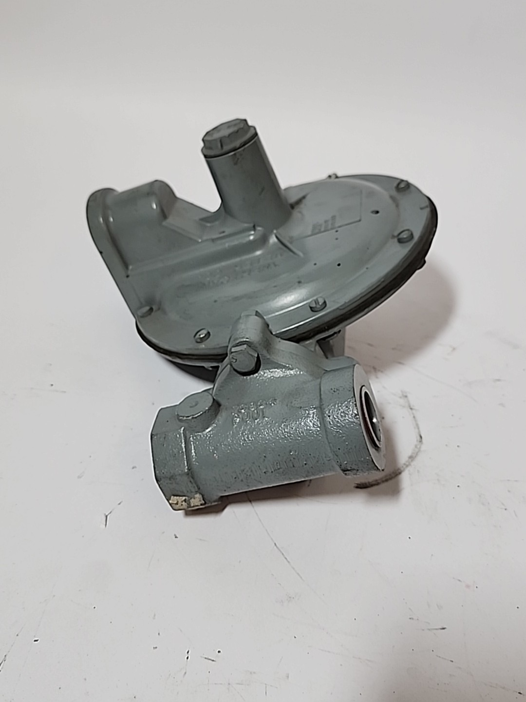 American Meter Co 1813C Gas Pressure Regulator 3/8″ Orifice 6.0-15.0″ Spring